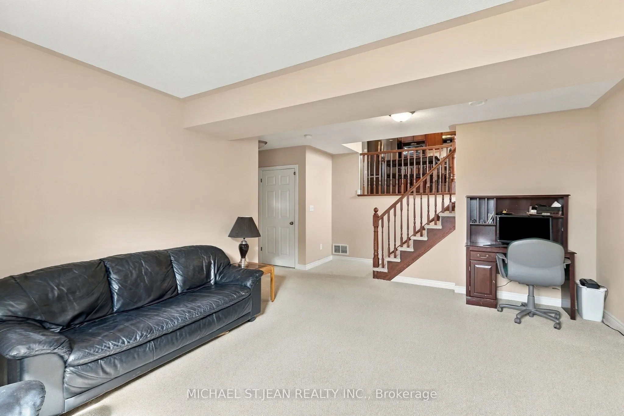 26 Leslie Street W