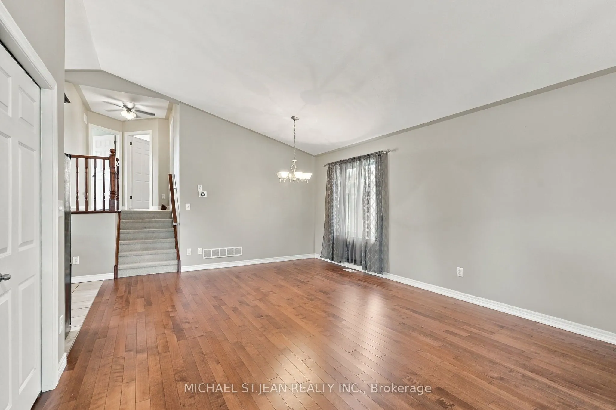 26 Leslie Street W