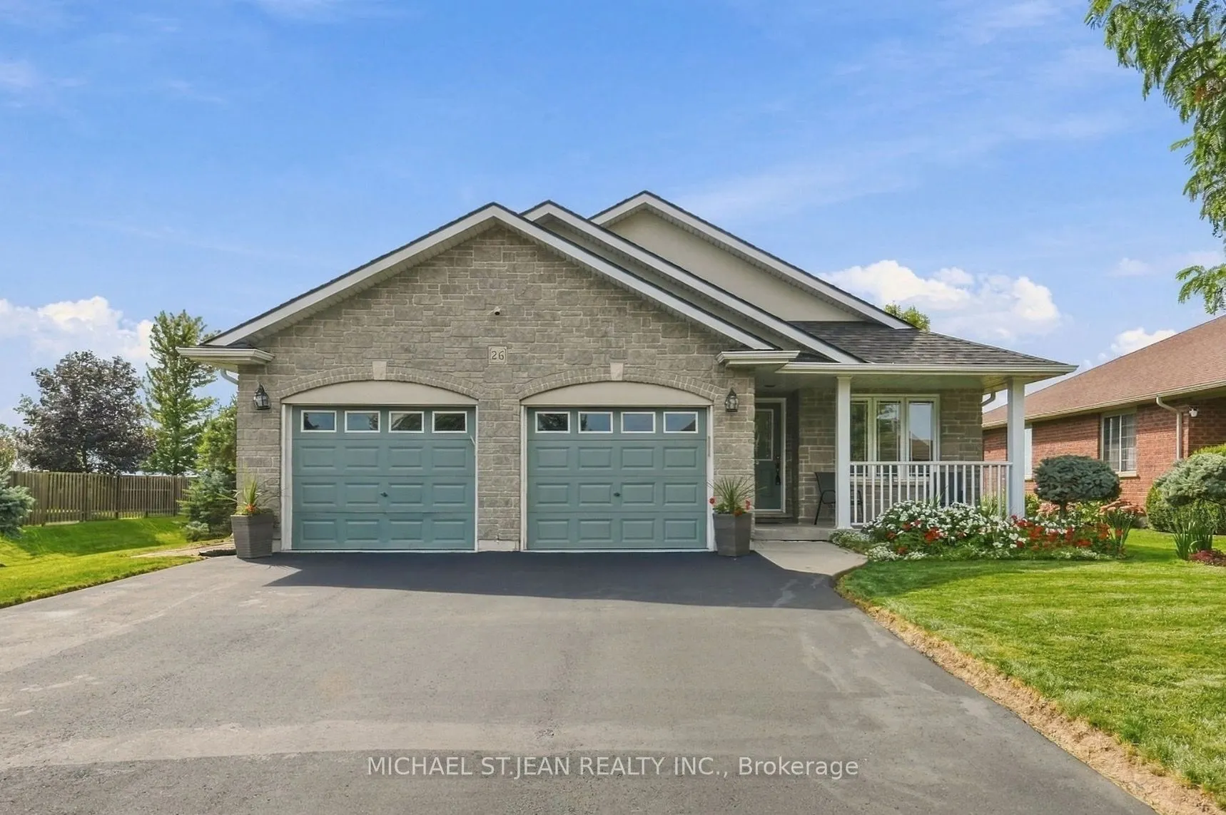 26 Leslie Street W
