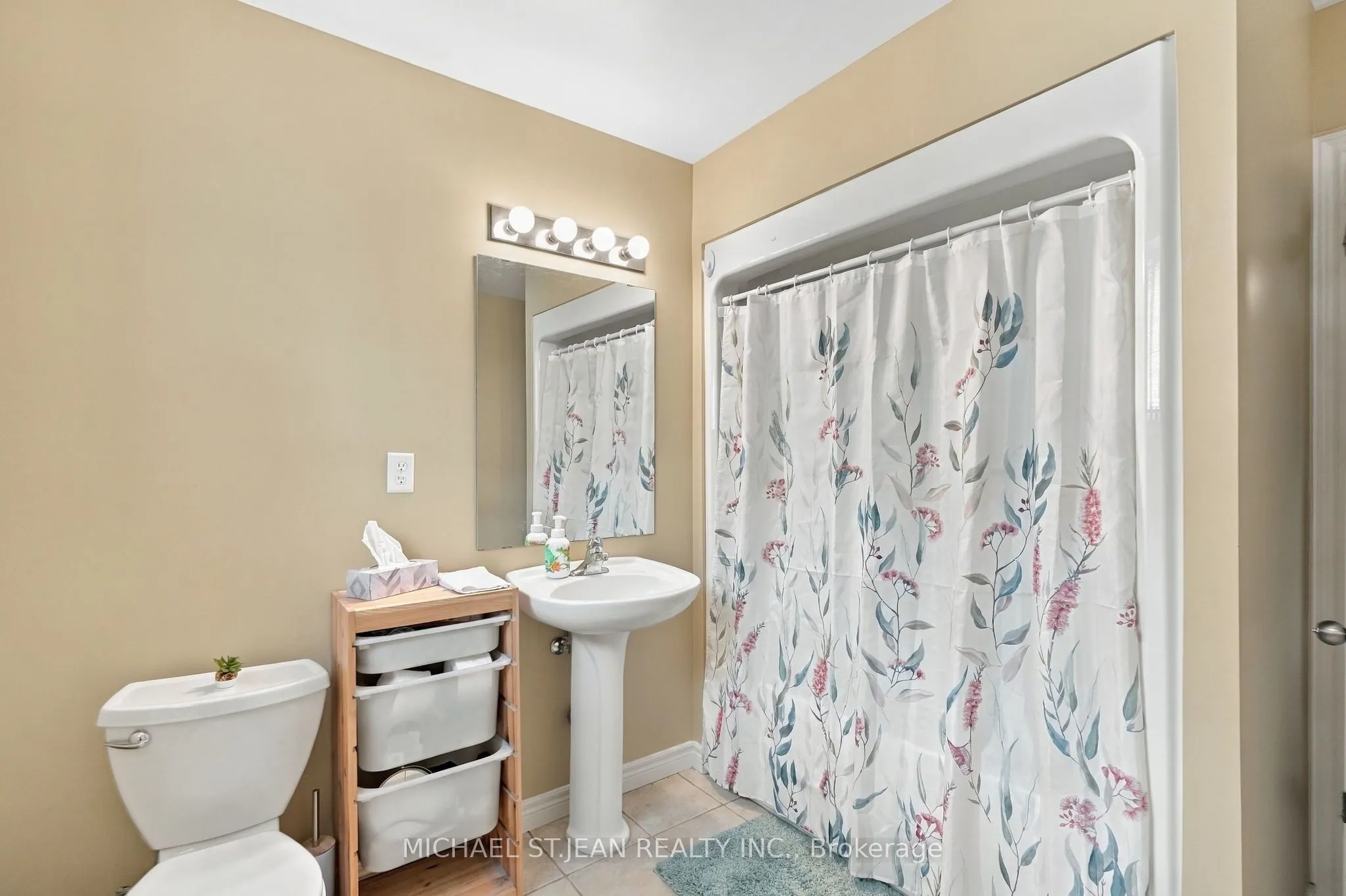26 Leslie Street W
