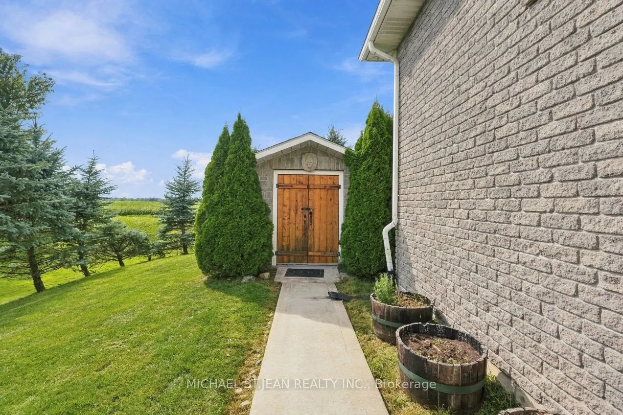 26 Leslie Street W