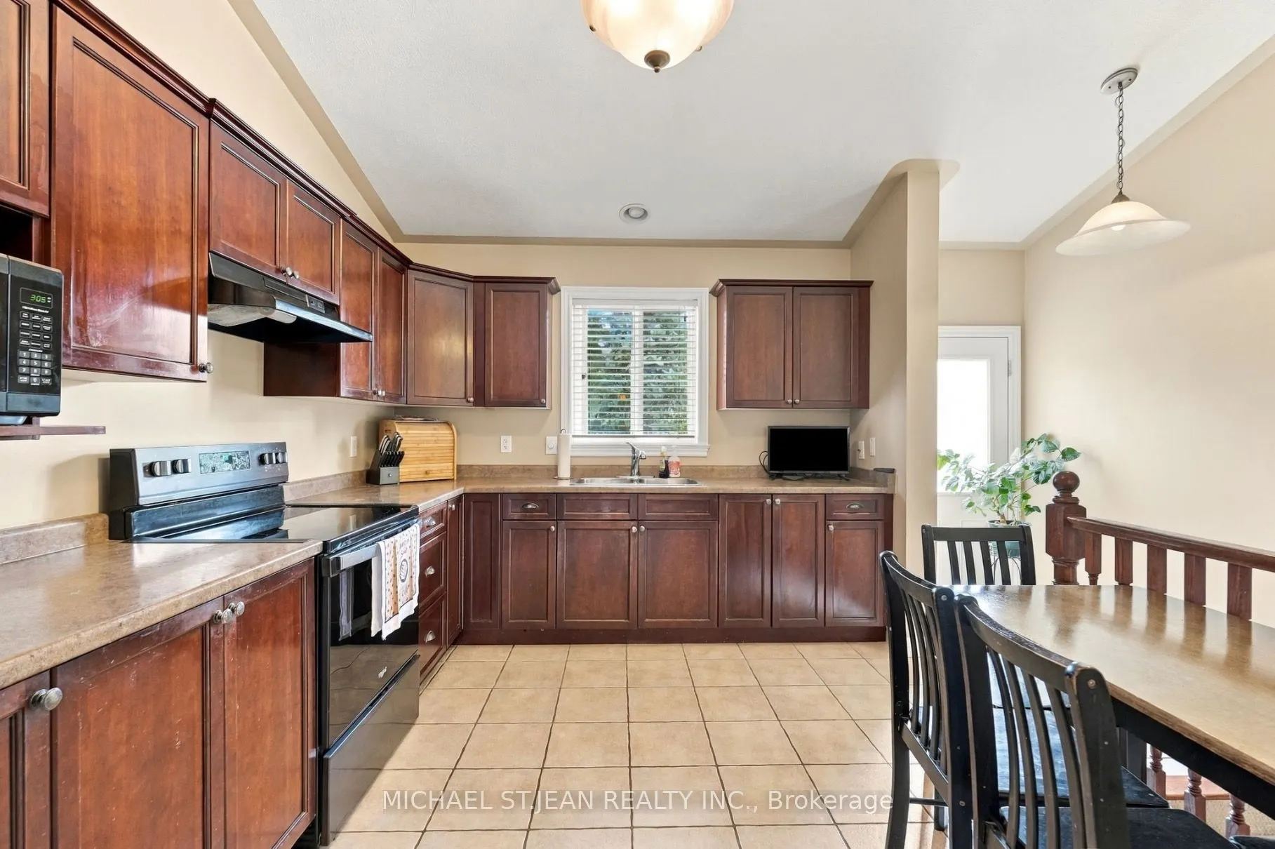 26 Leslie Street W