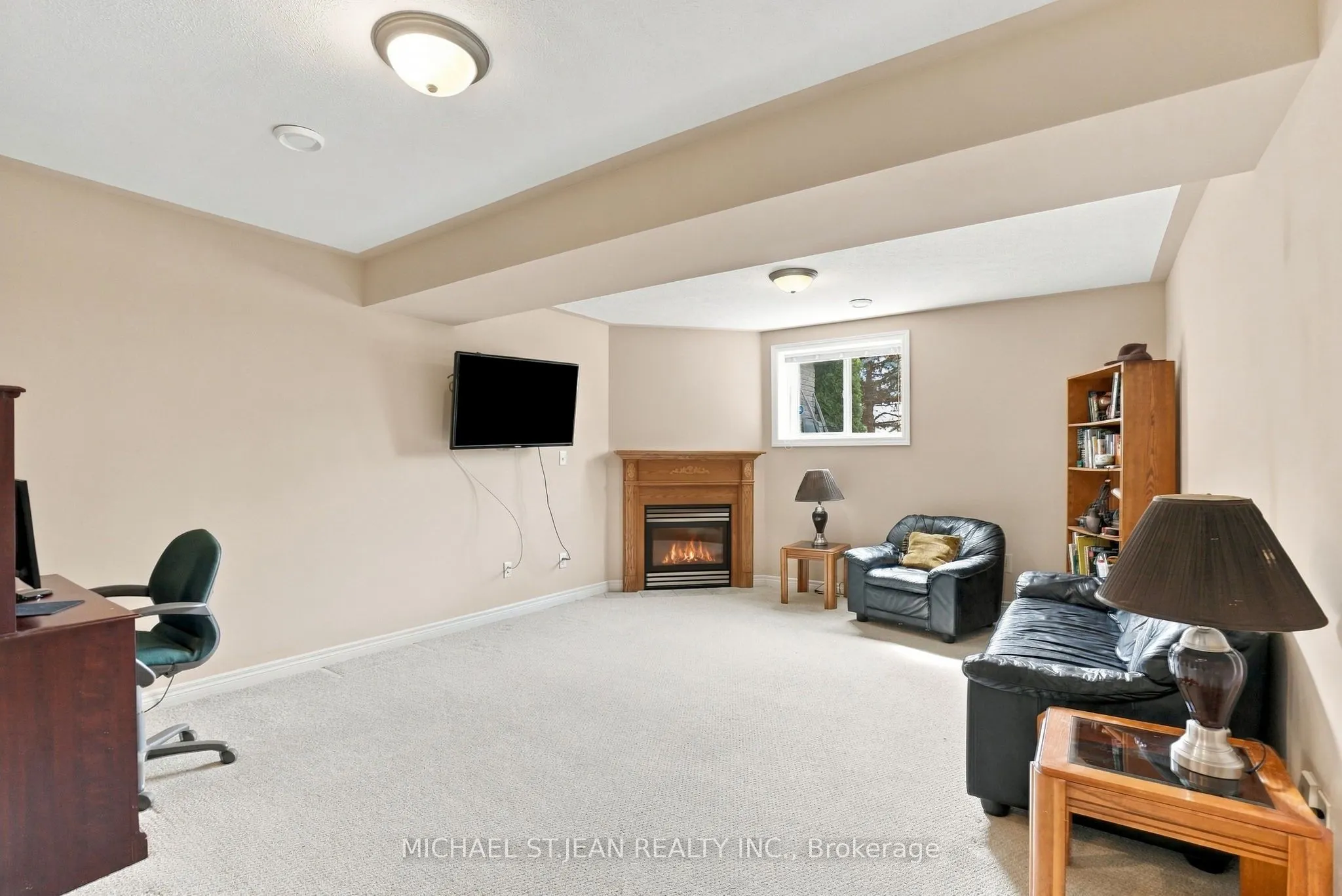 26 Leslie Street W