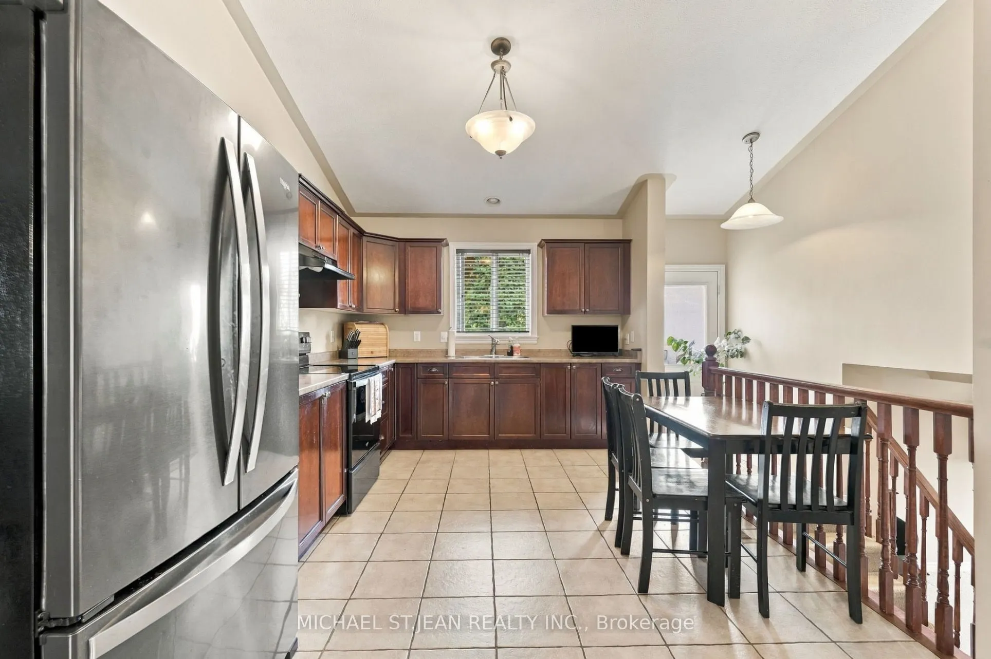 26 Leslie Street W
