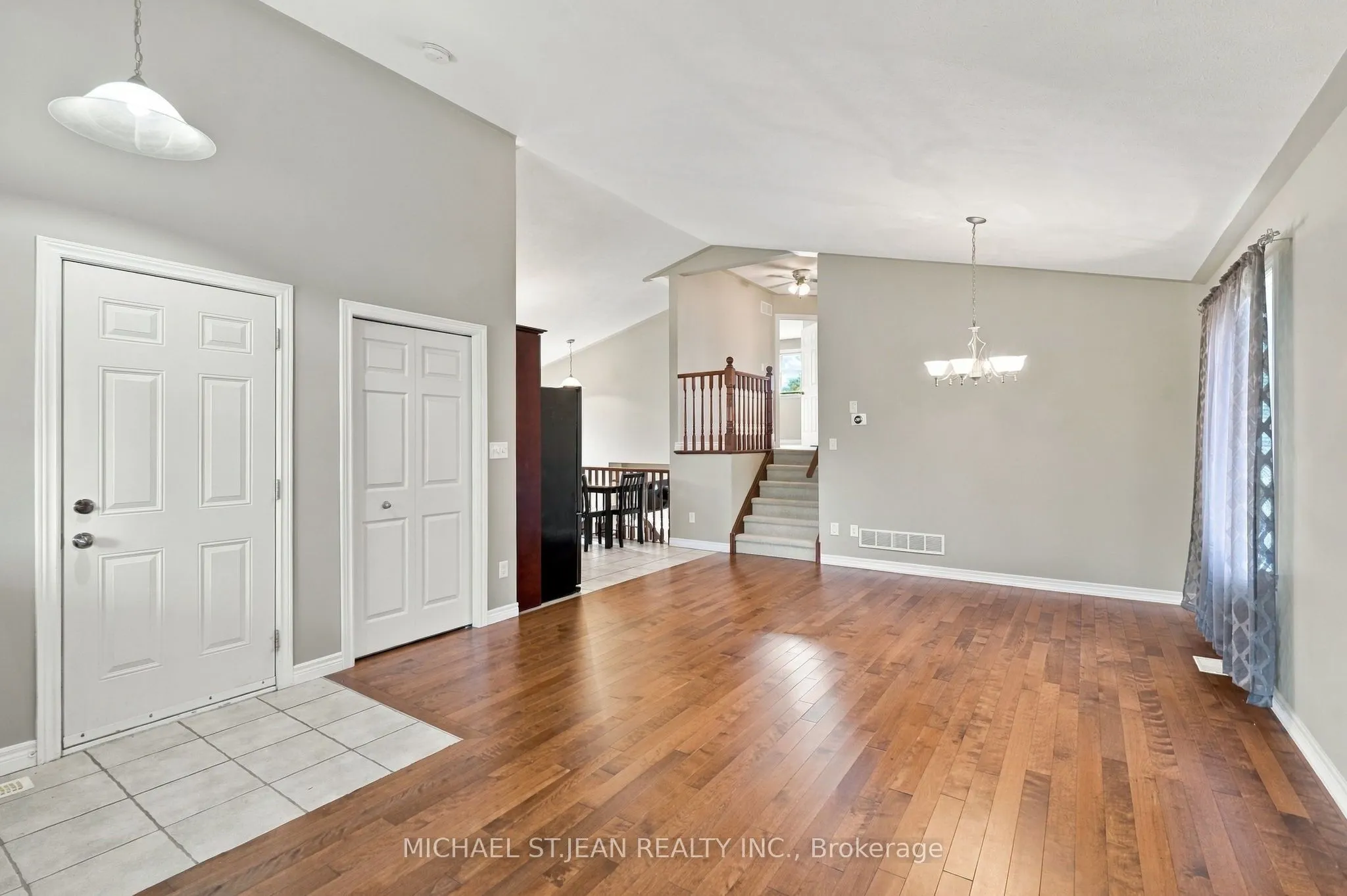 26 Leslie Street W