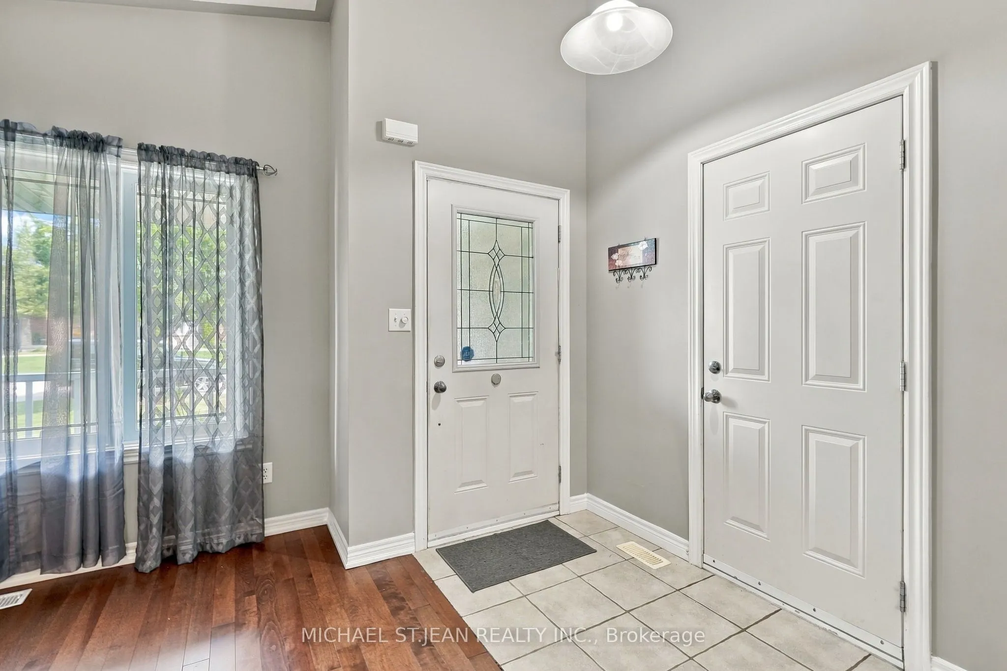 26 Leslie Street W