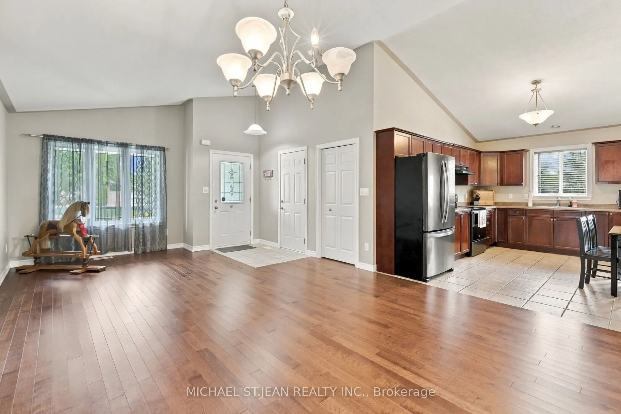 26 Leslie Street W