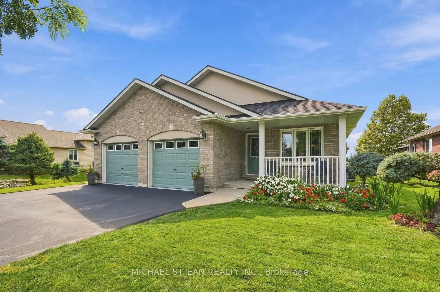 26 Leslie Street W