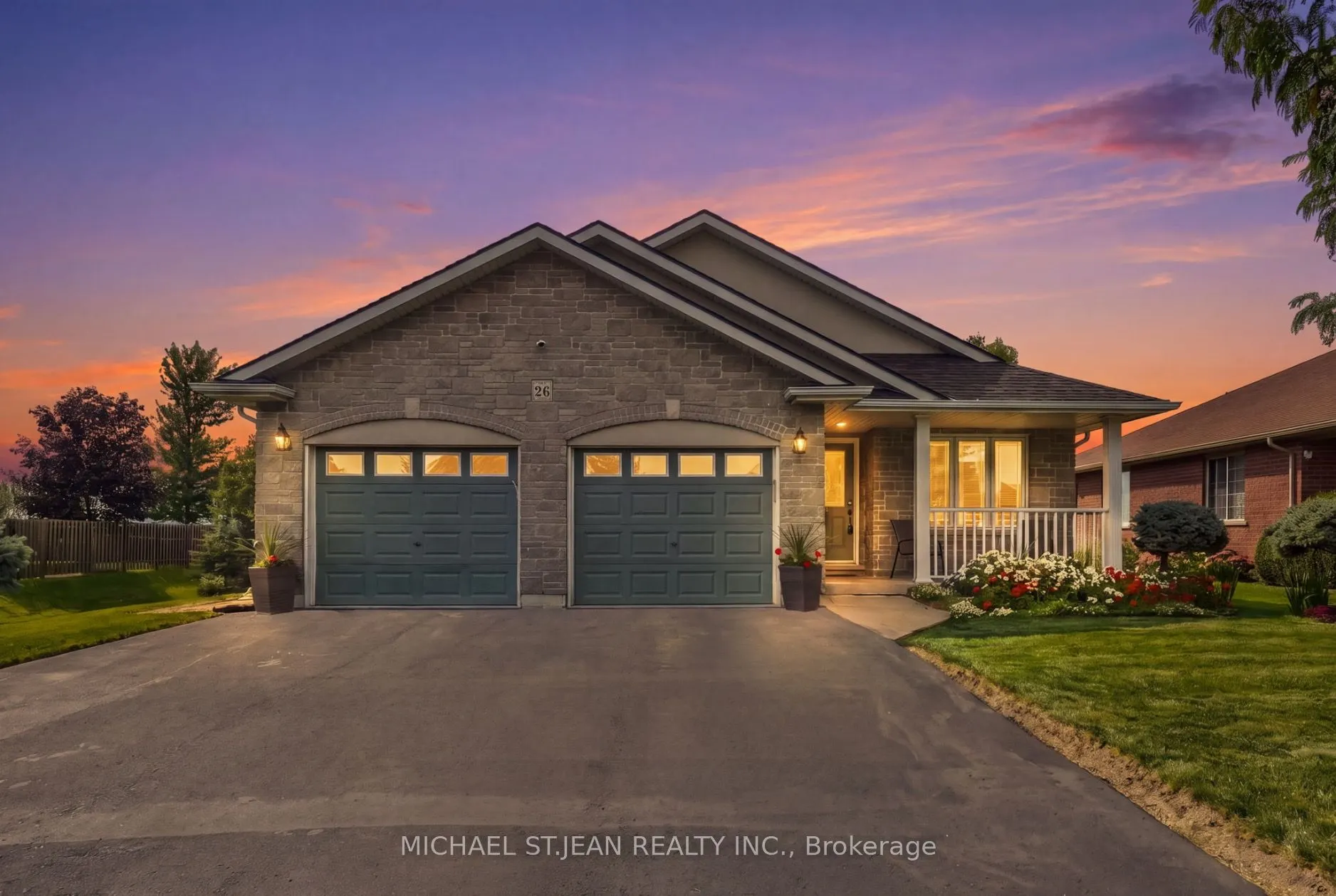 26 Leslie Street W