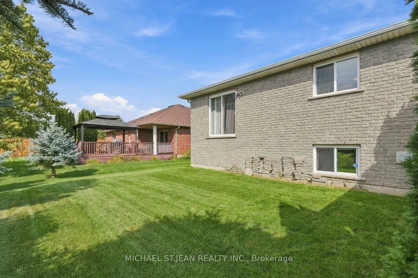 26 Leslie Street W