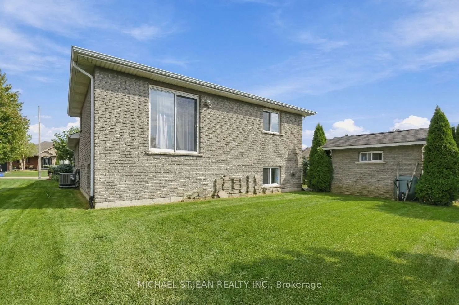 26 Leslie Street W