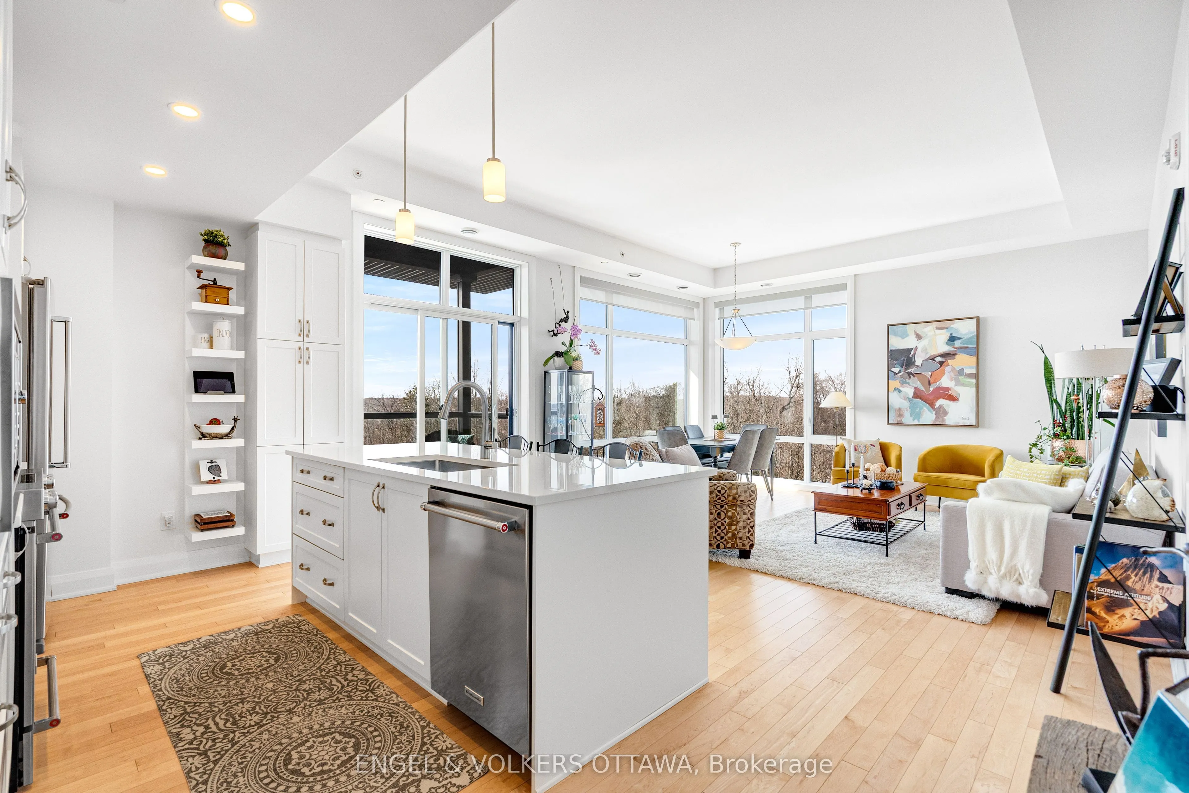 110 Cortile Private #402
