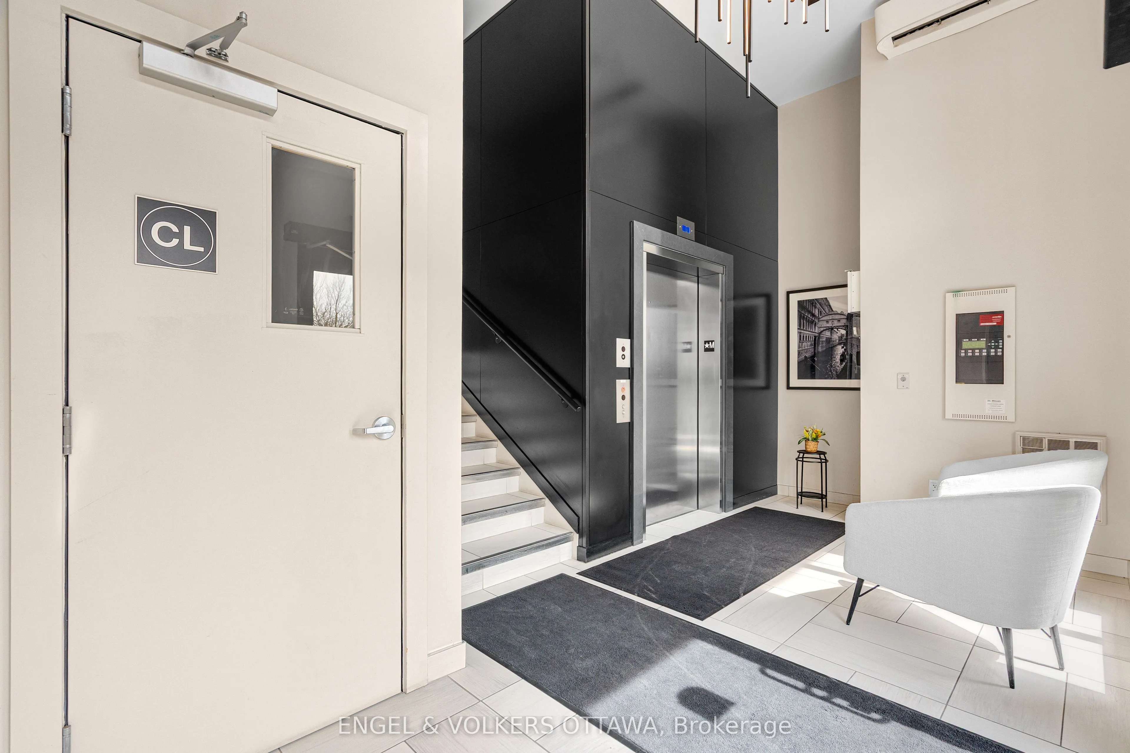 110 Cortile Private #402