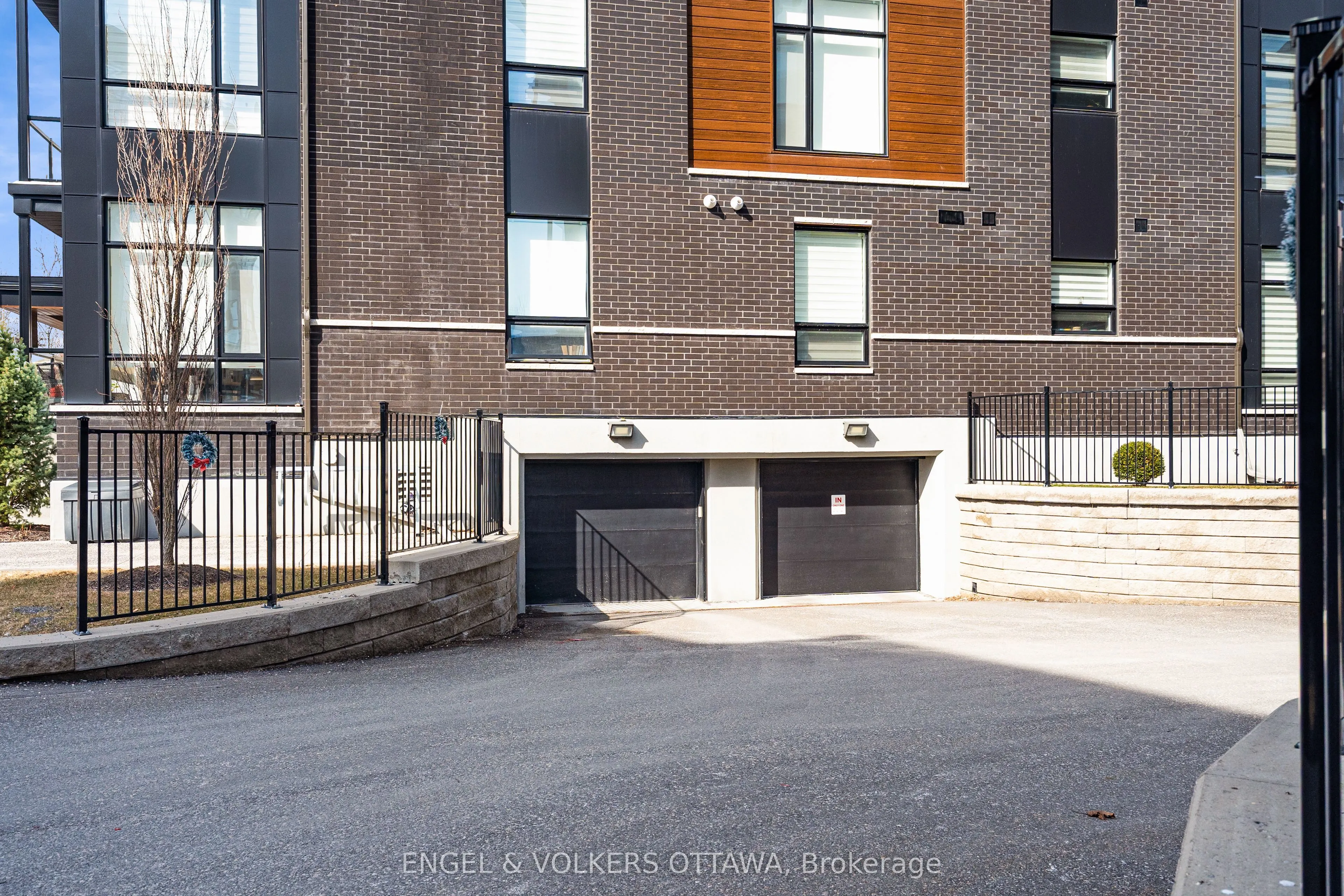 110 Cortile Private #402