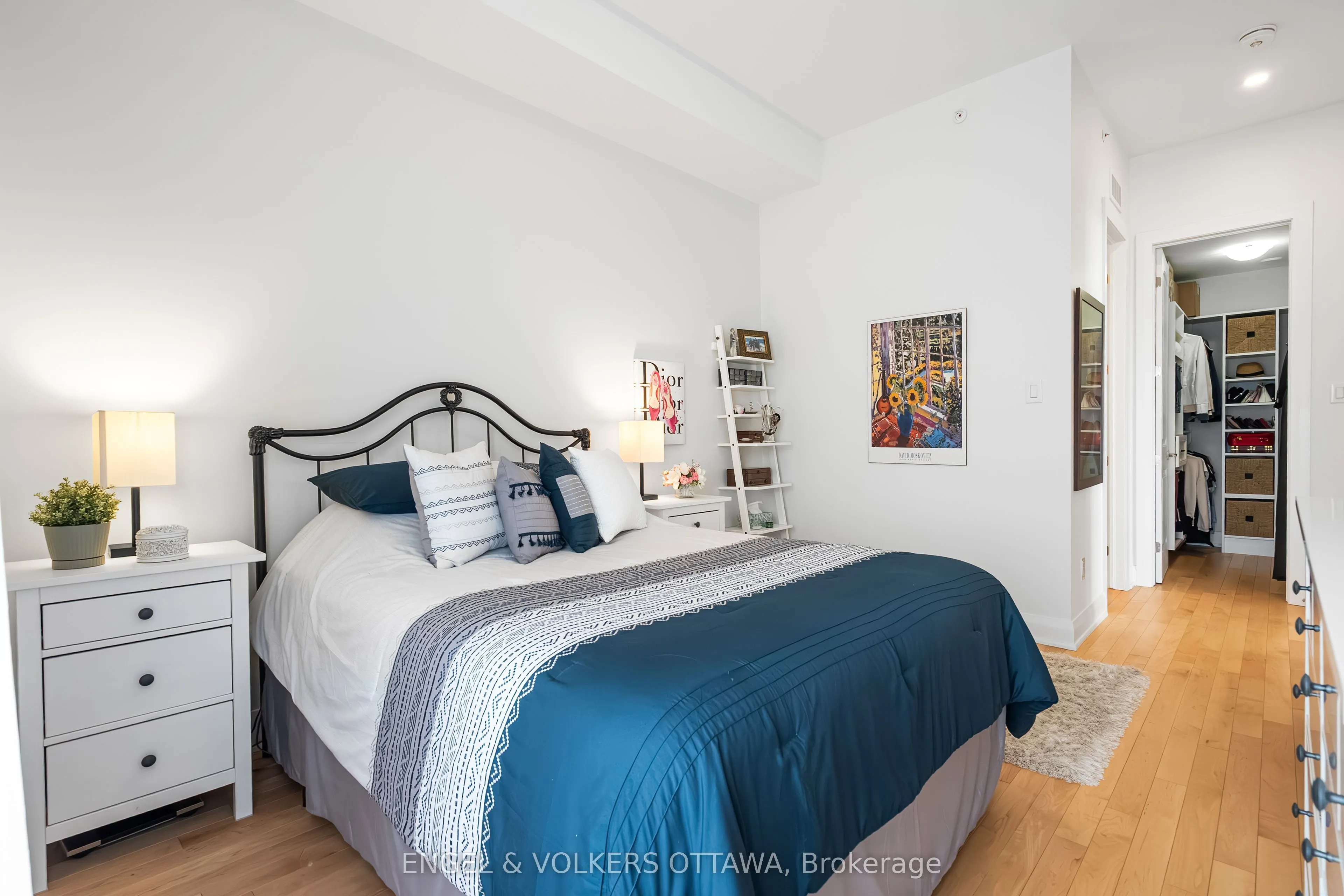 110 Cortile Private #402