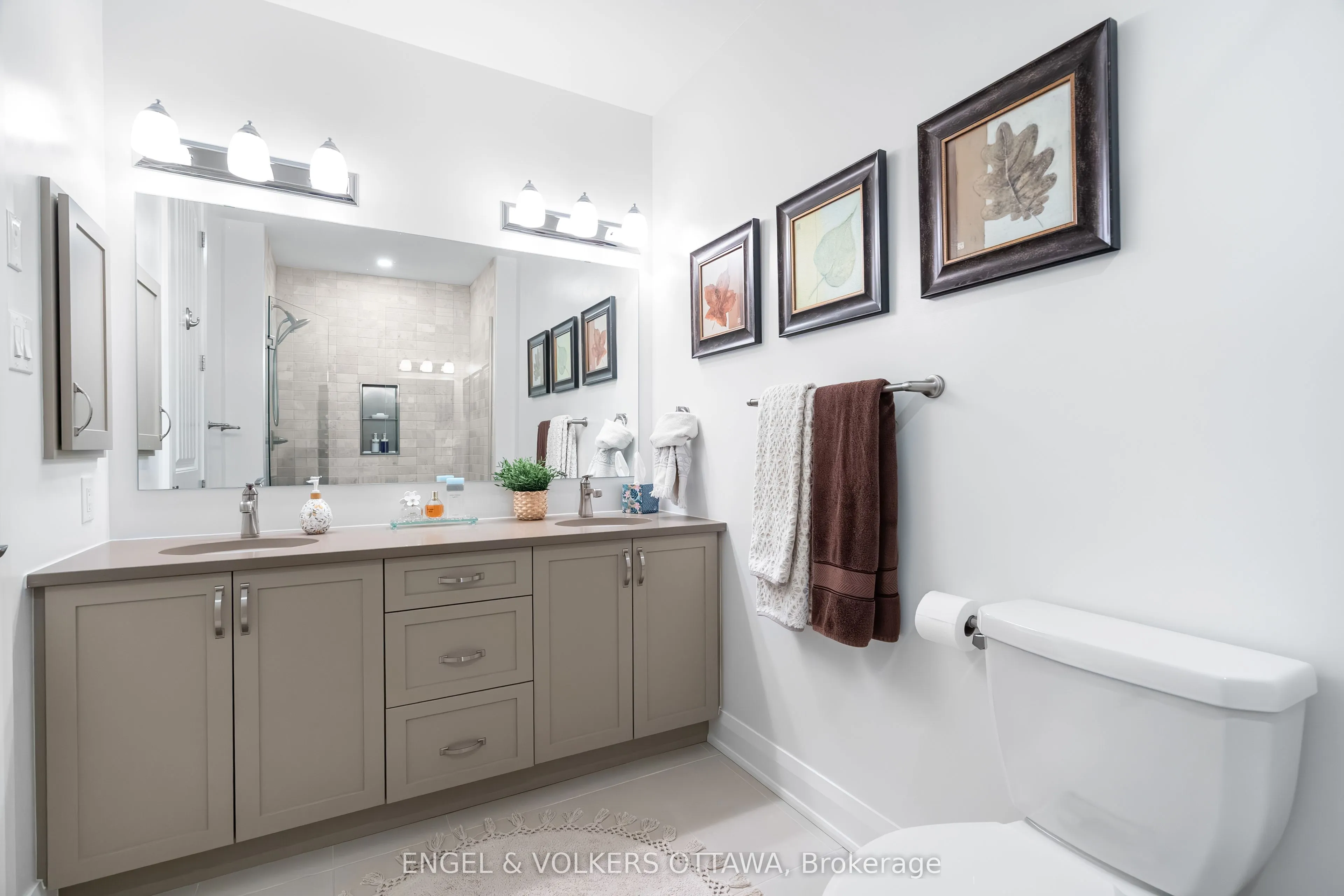 110 Cortile Private #402