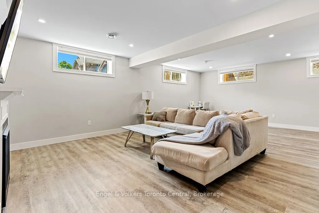515 4th Street W