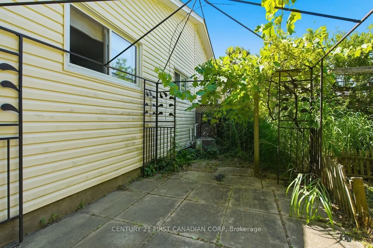 17 Edgemere Crescent