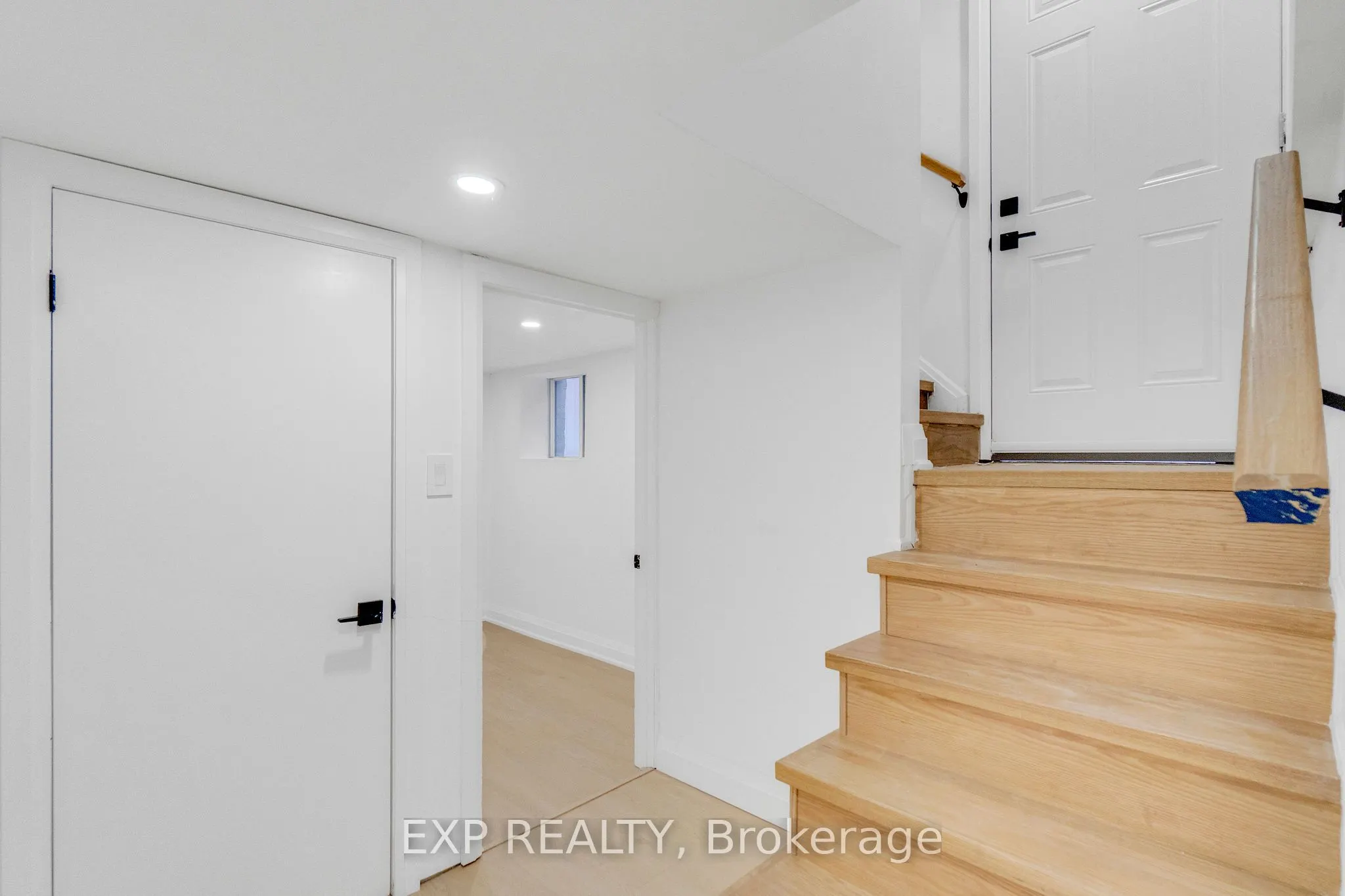 64 Lancaster Street E