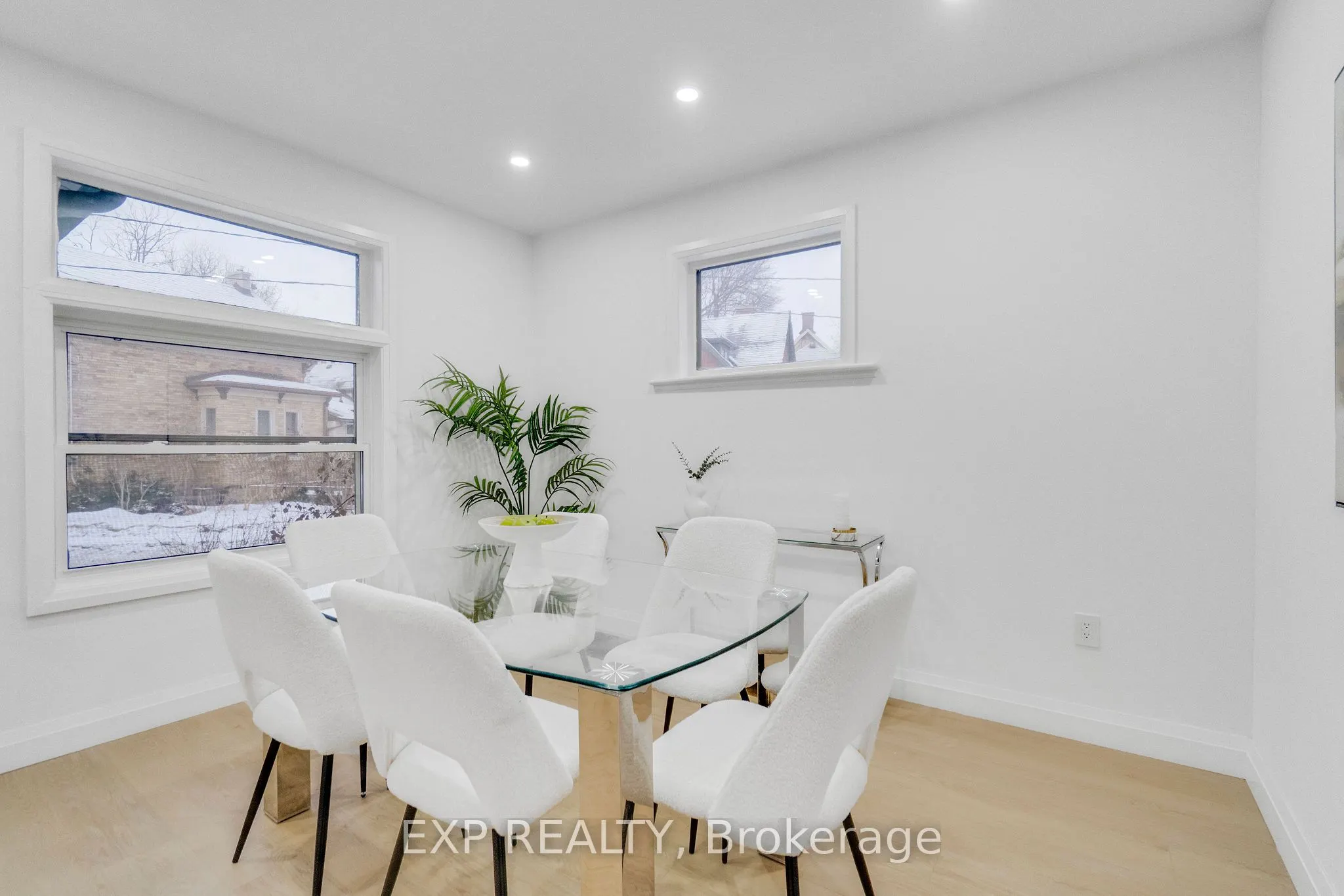64 Lancaster Street E