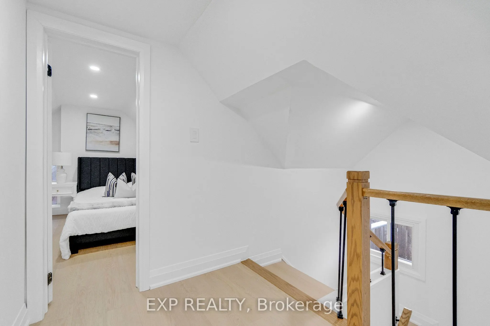 64 Lancaster Street E
