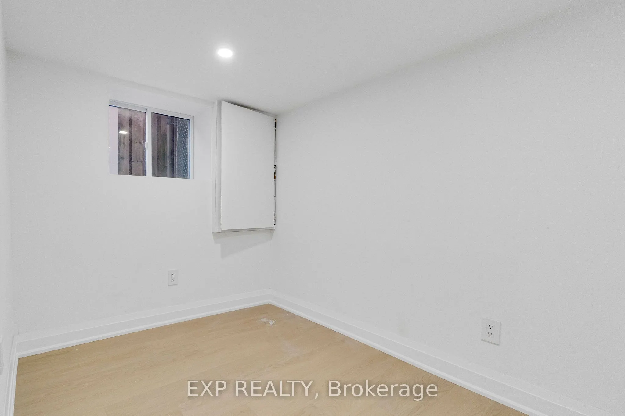 64 Lancaster Street E