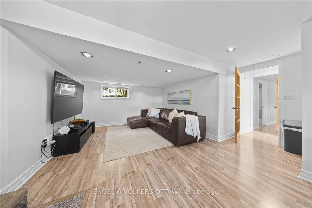 1393 Sutherland Drive