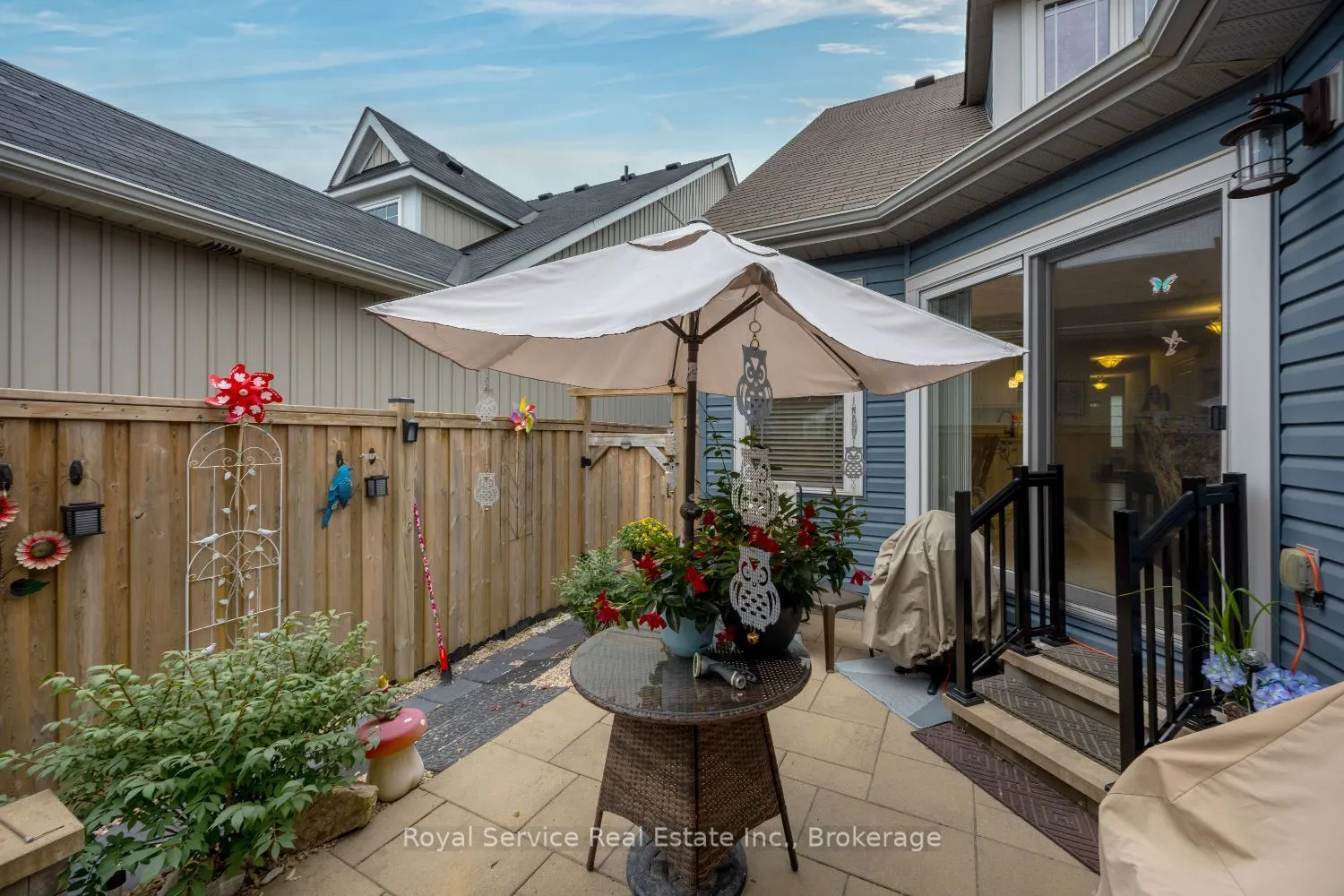 320 Strachan Street