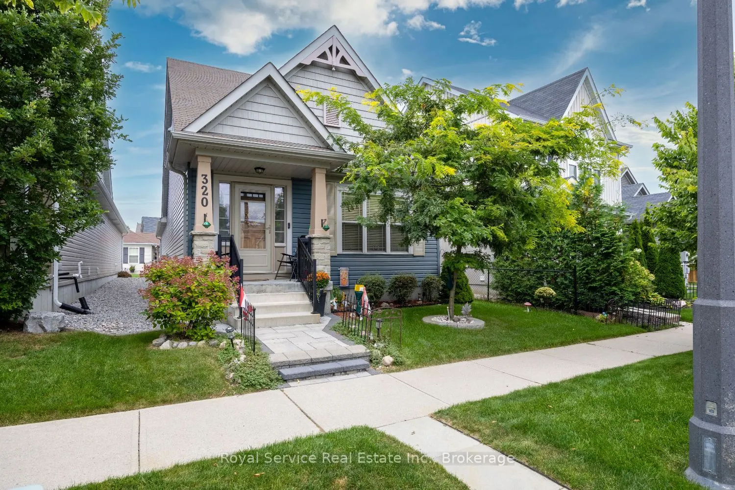 320 Strachan Street