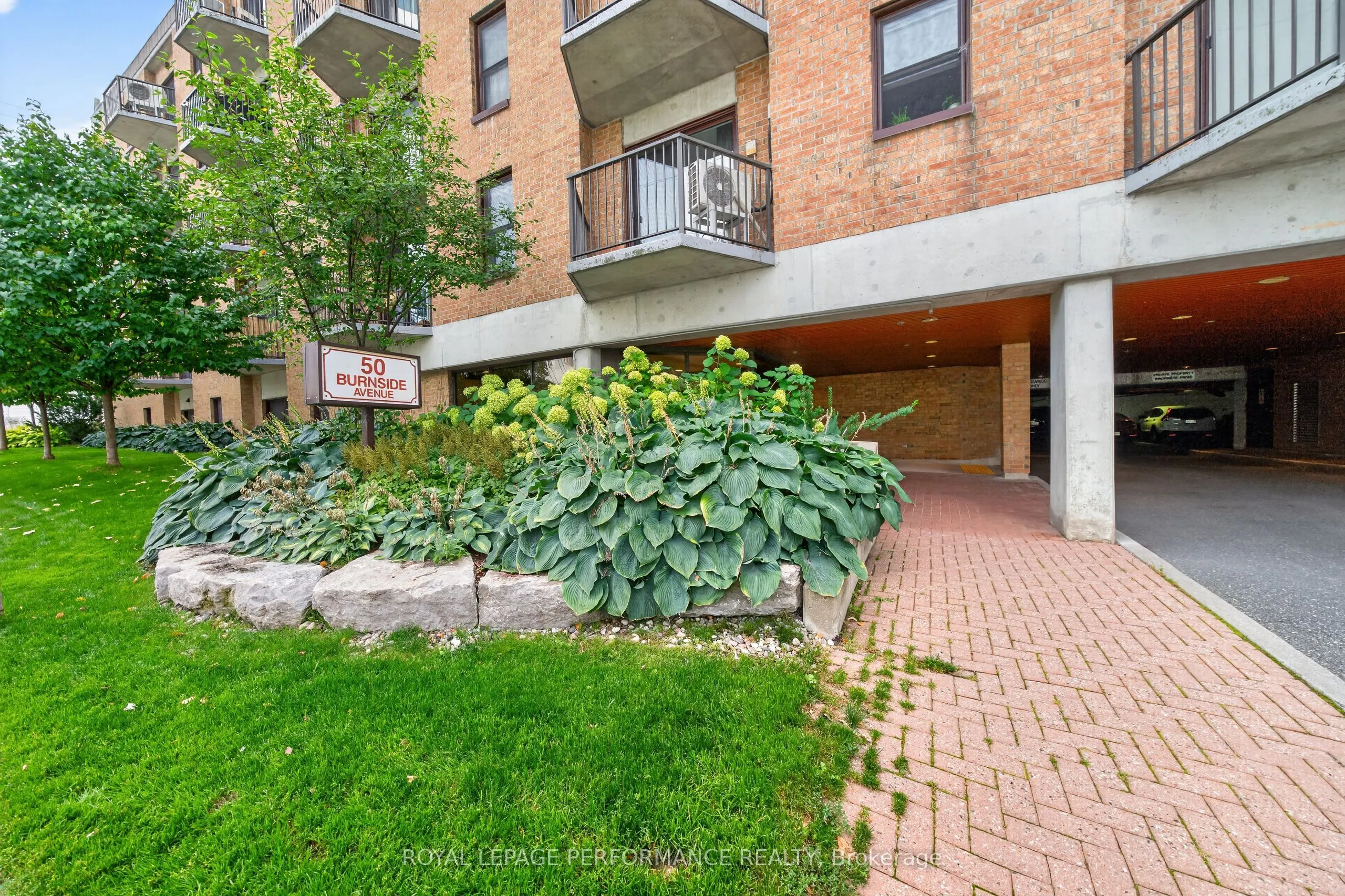 50 Burnside Avenue #407