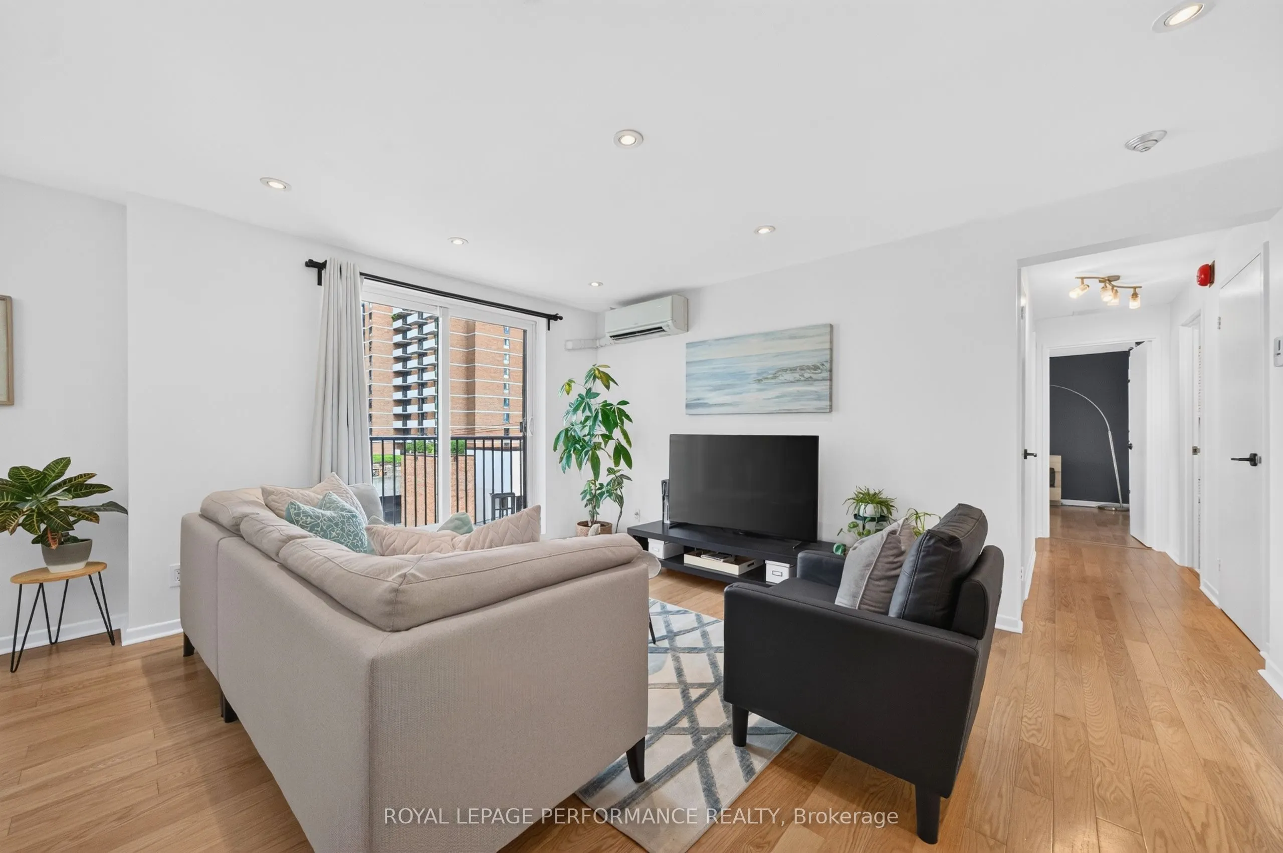 50 Burnside Avenue #407