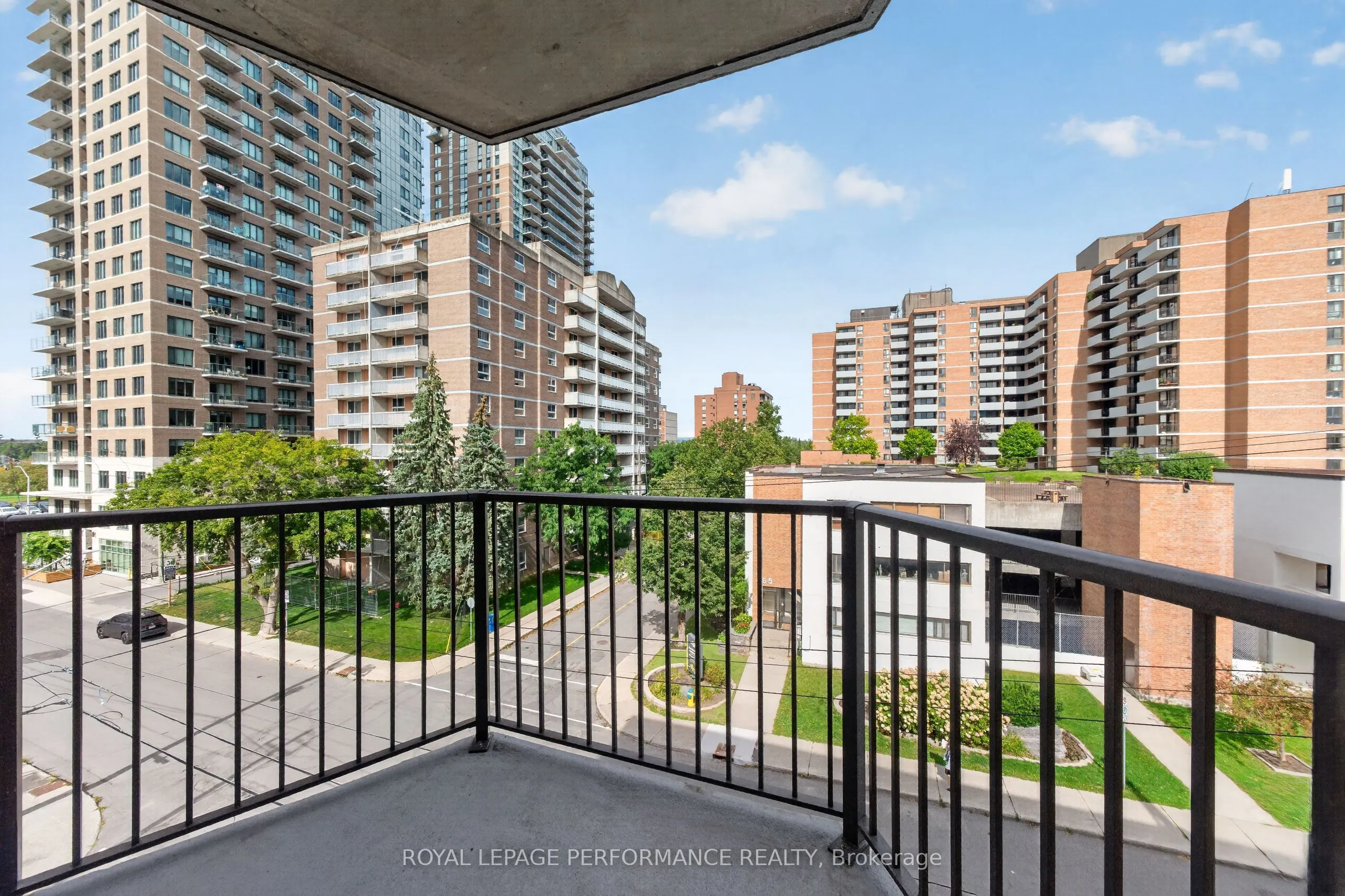 50 Burnside Avenue #407