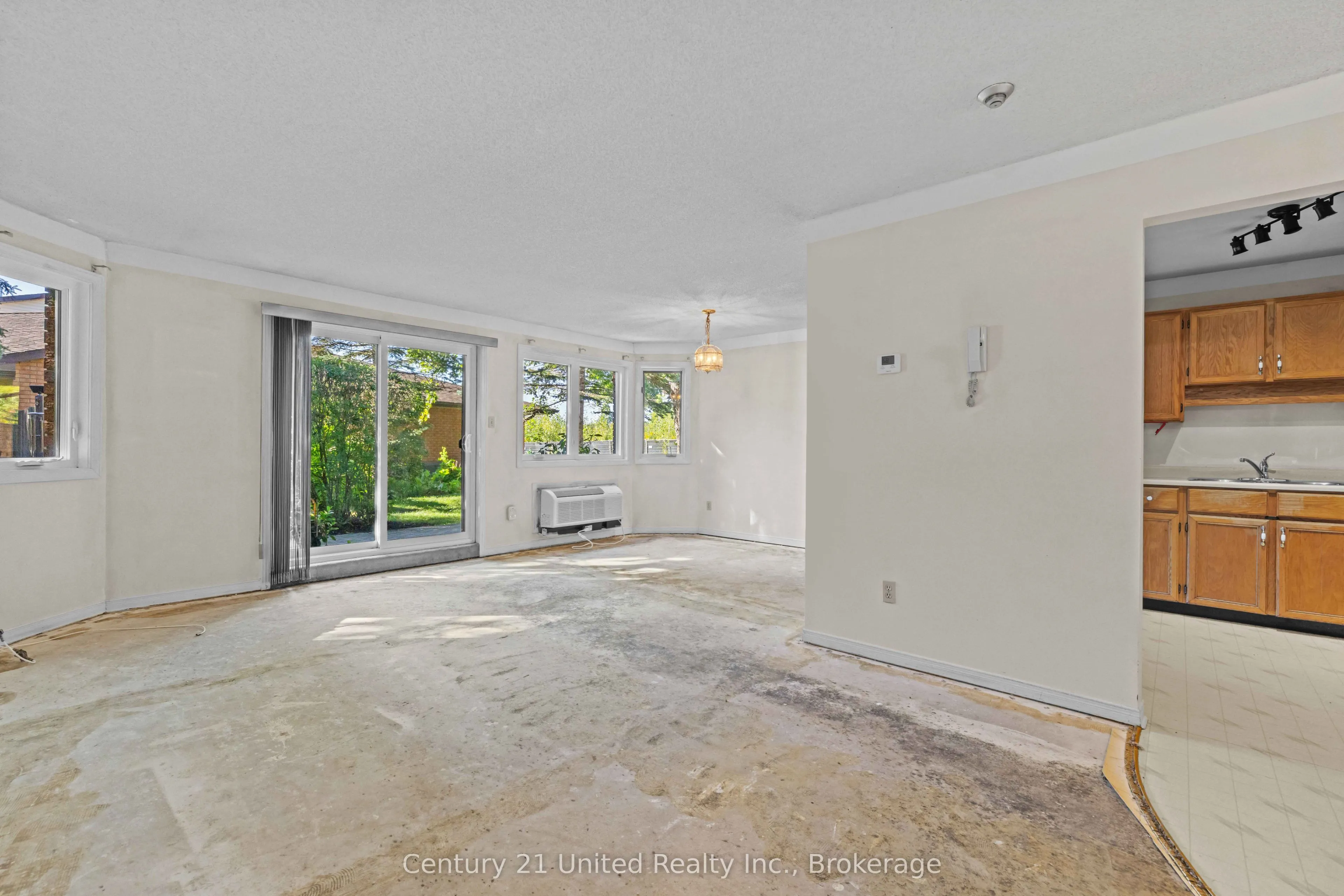 36 Champlain Crescent #10