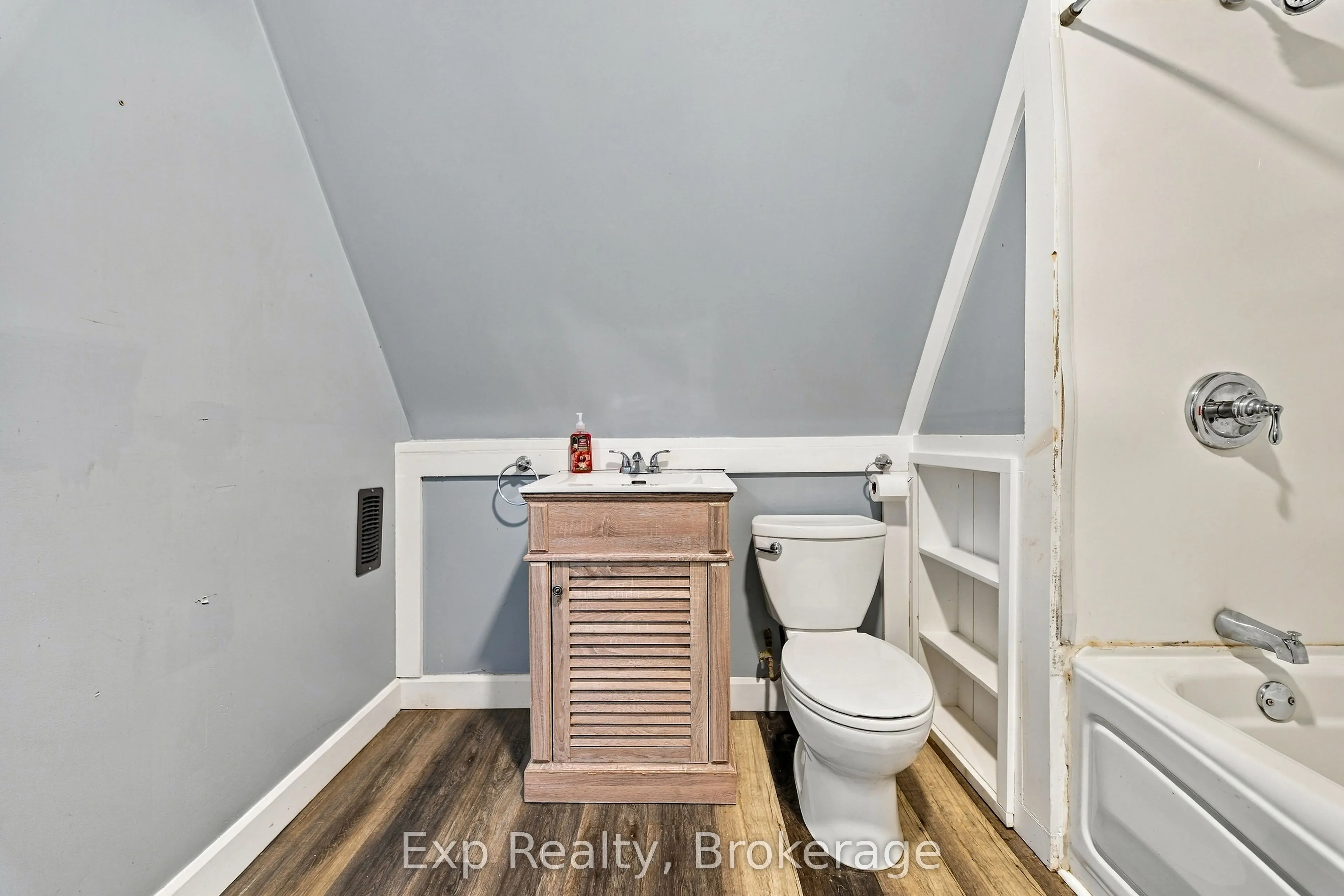 15 Madoc Street