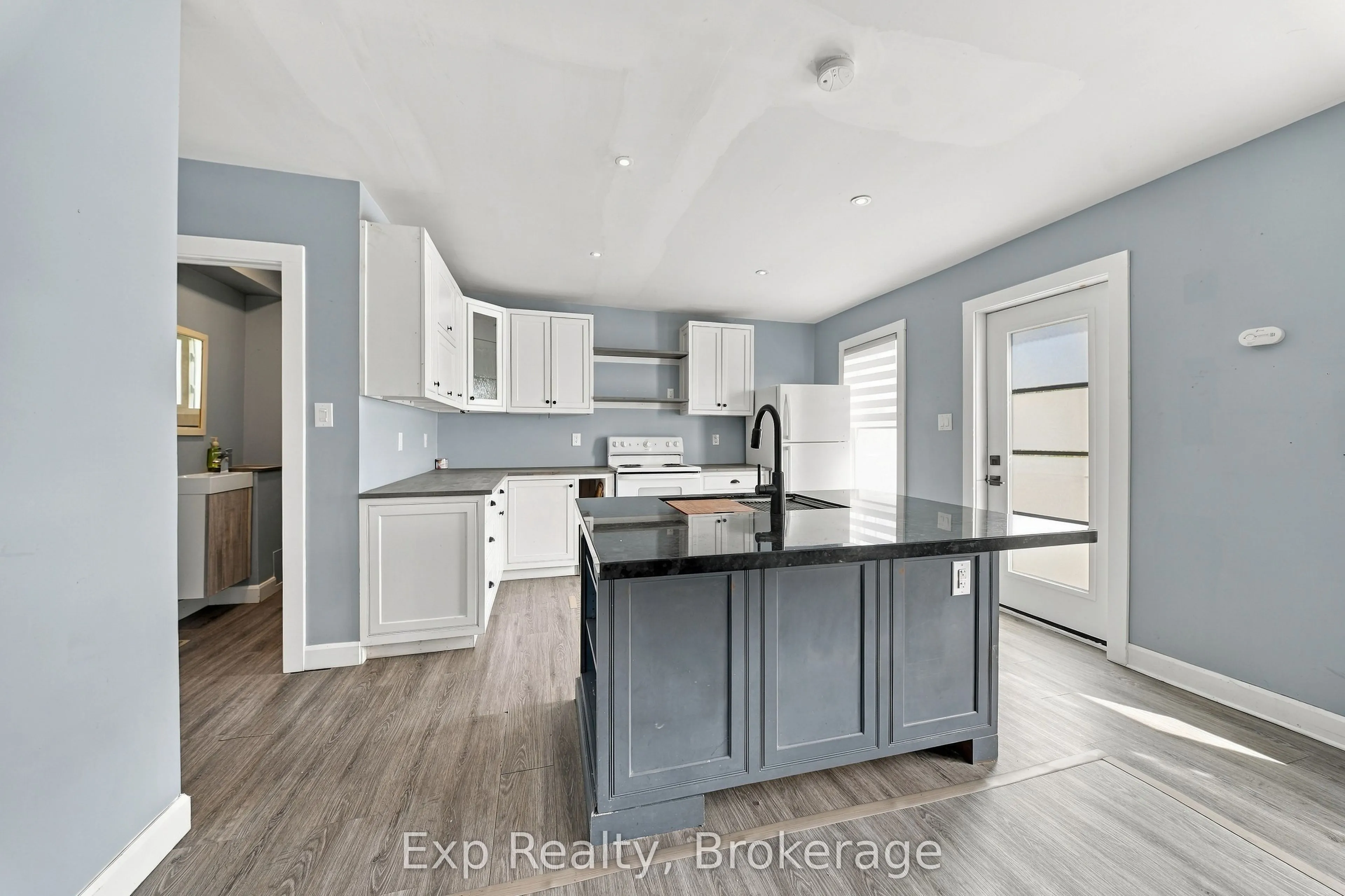 15 Madoc Street