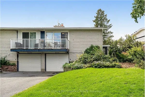 16 Woodmount Crescent