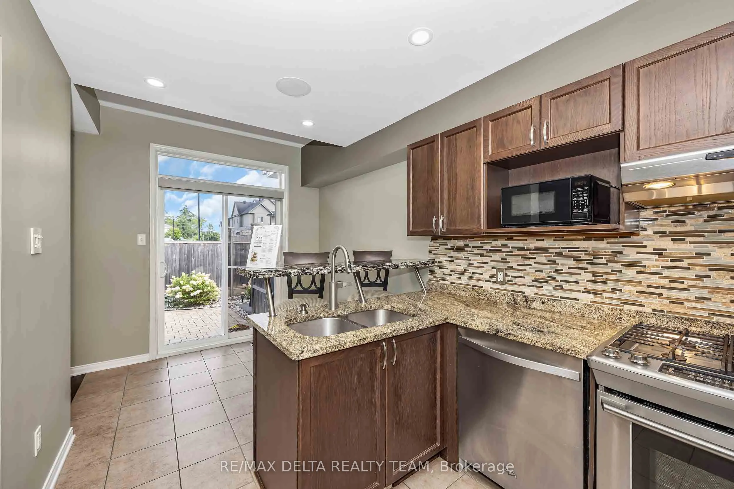 253 Cityview Crescent