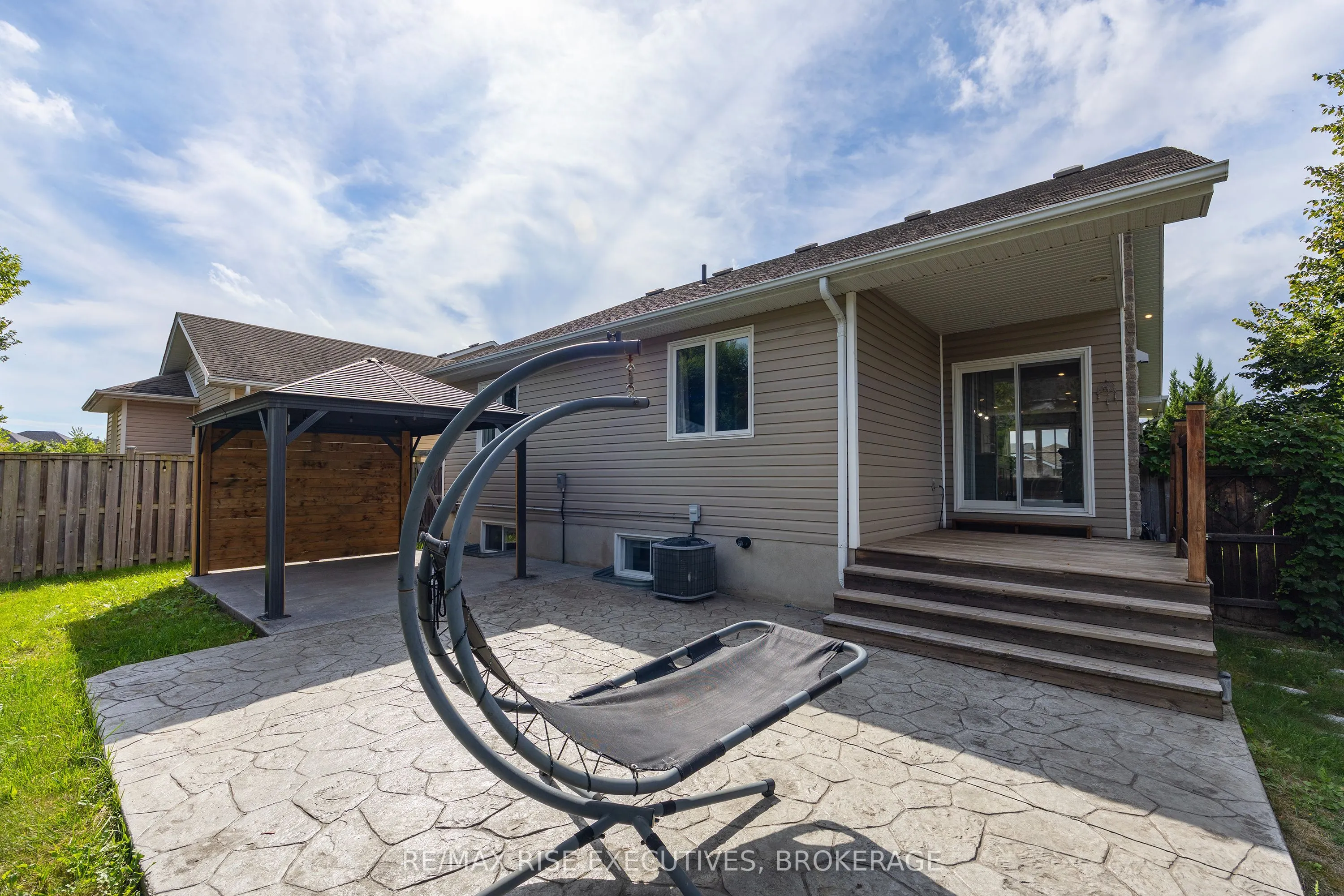 1500 Crimson Crescent