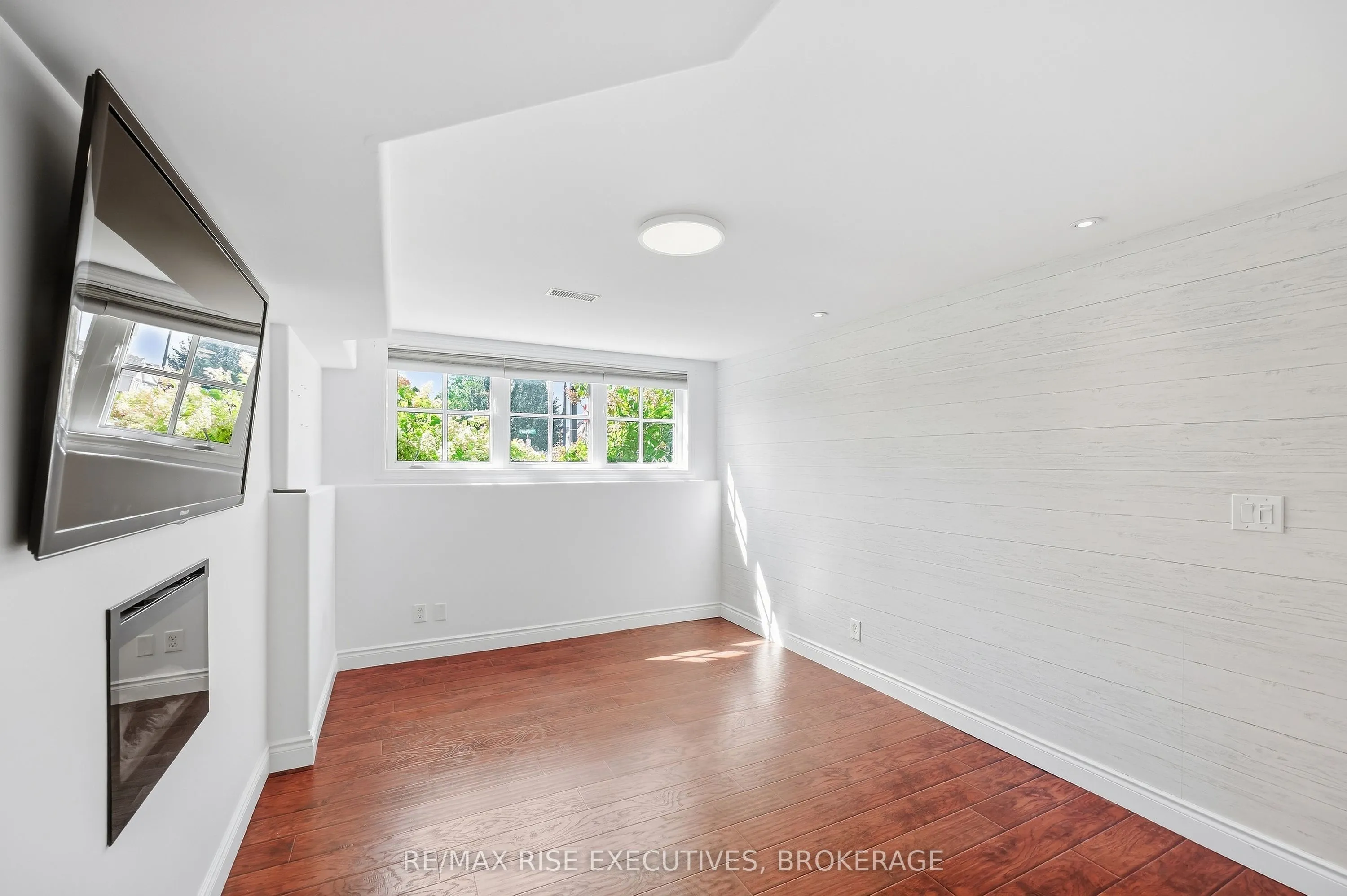 1500 Crimson Crescent