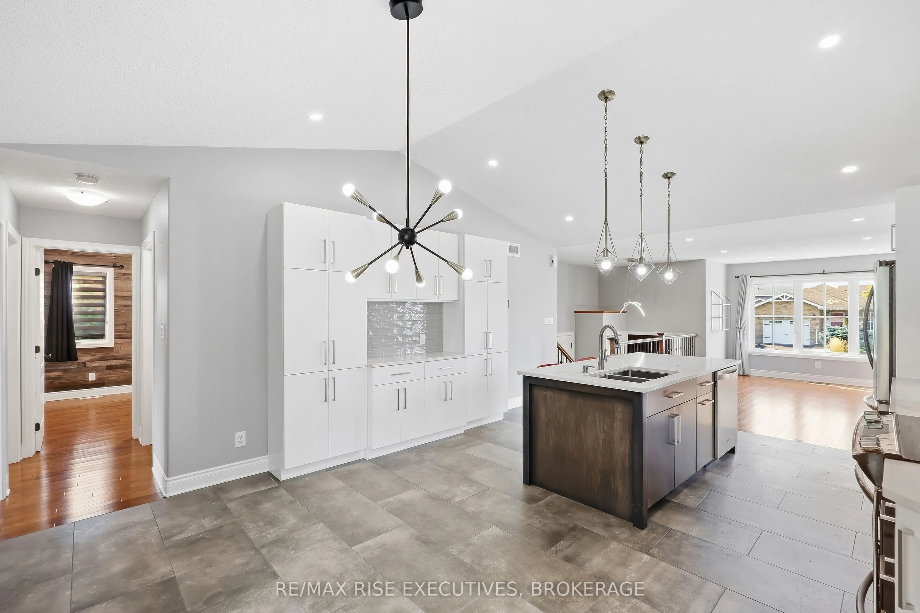 1500 Crimson Crescent