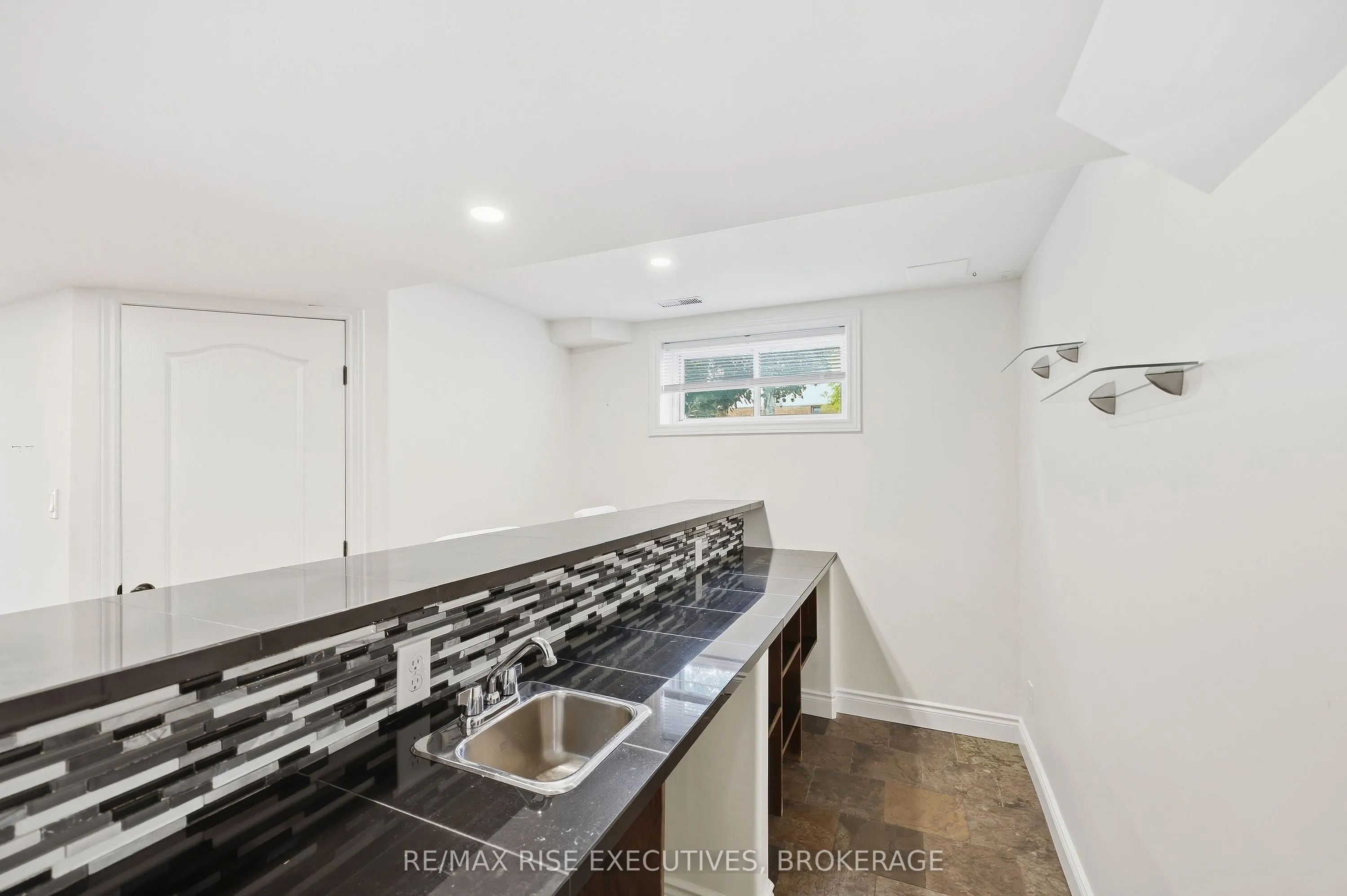 1500 Crimson Crescent