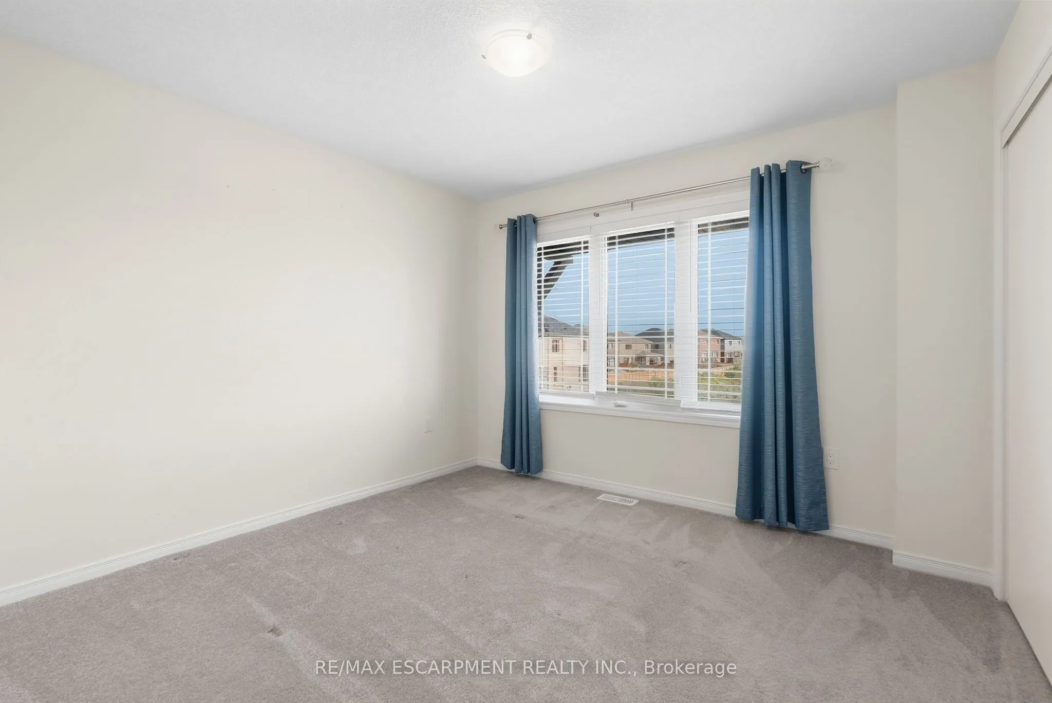 35 Royal Coachman Way