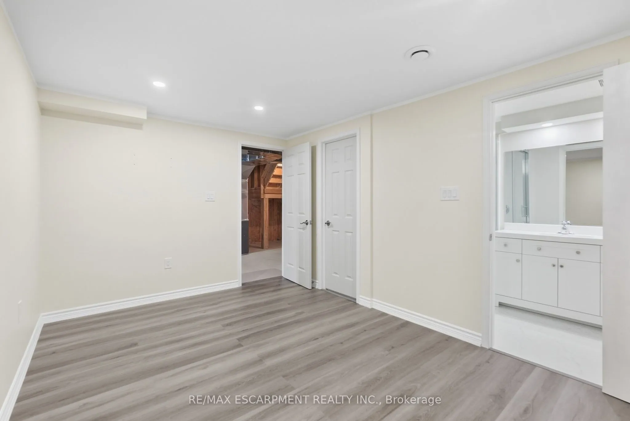 35 Royal Coachman Way