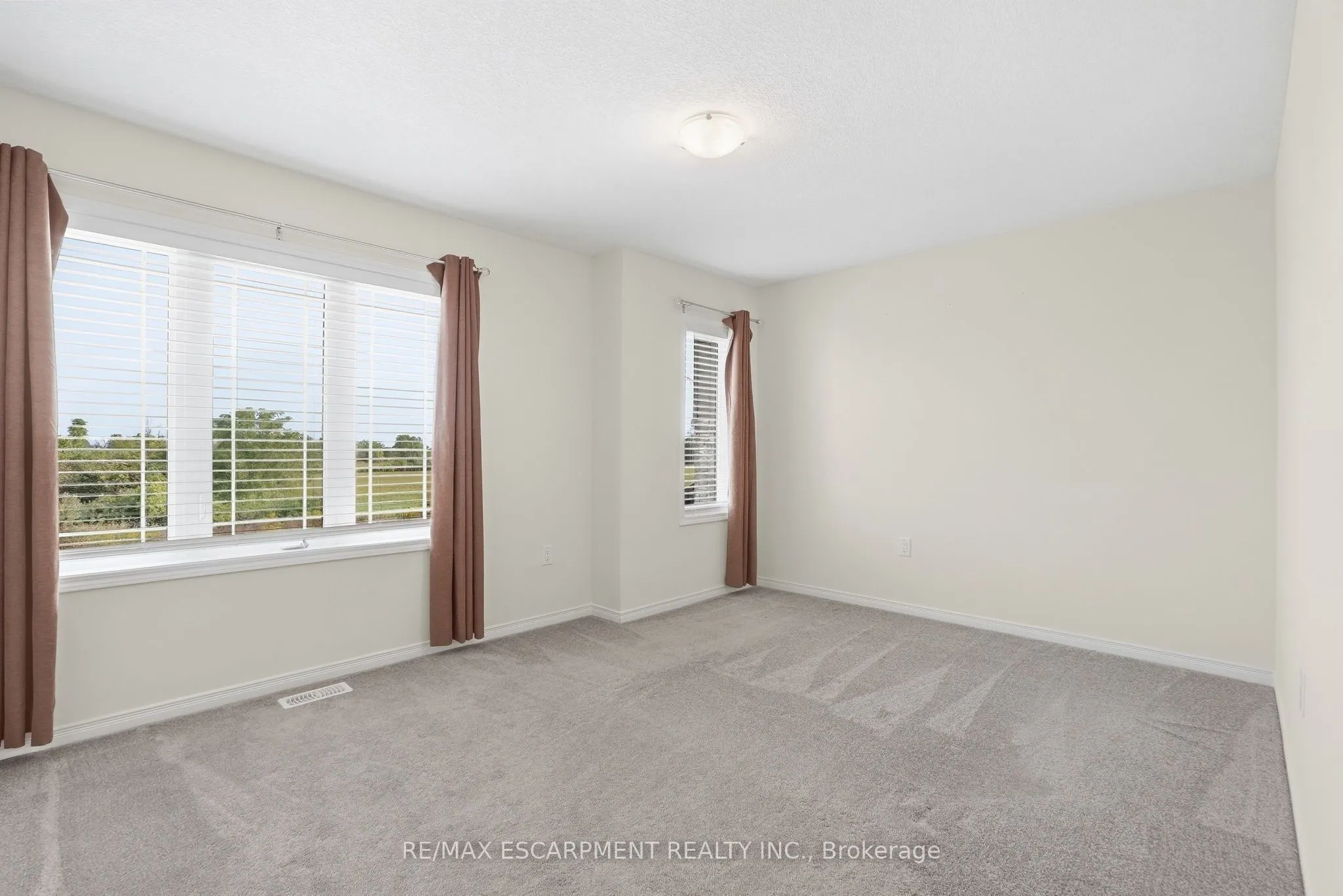 35 Royal Coachman Way