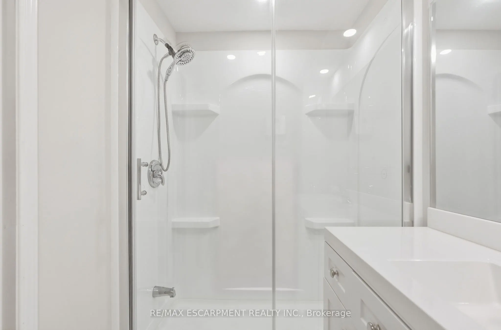 35 Royal Coachman Way