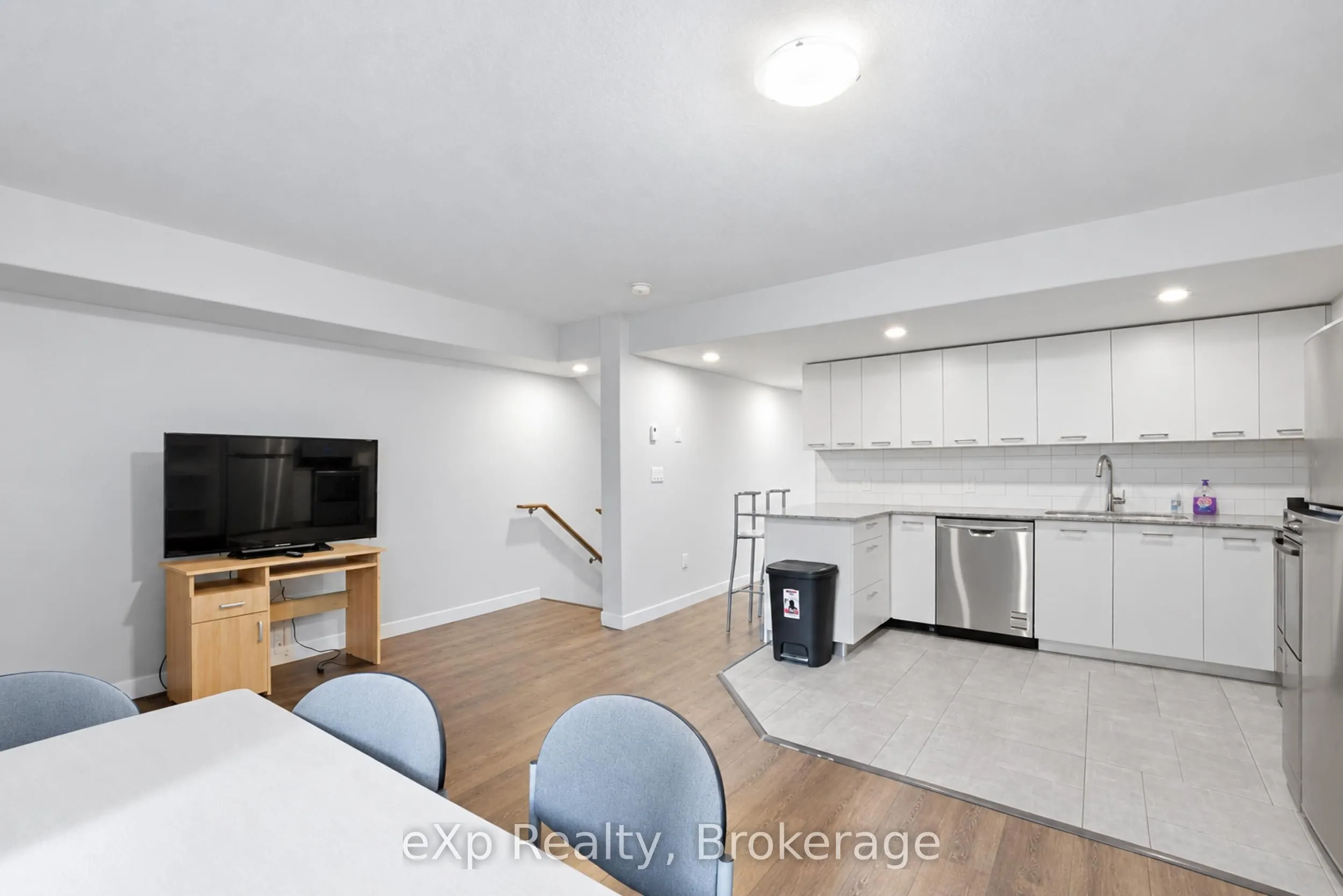 338 Albert Street #119