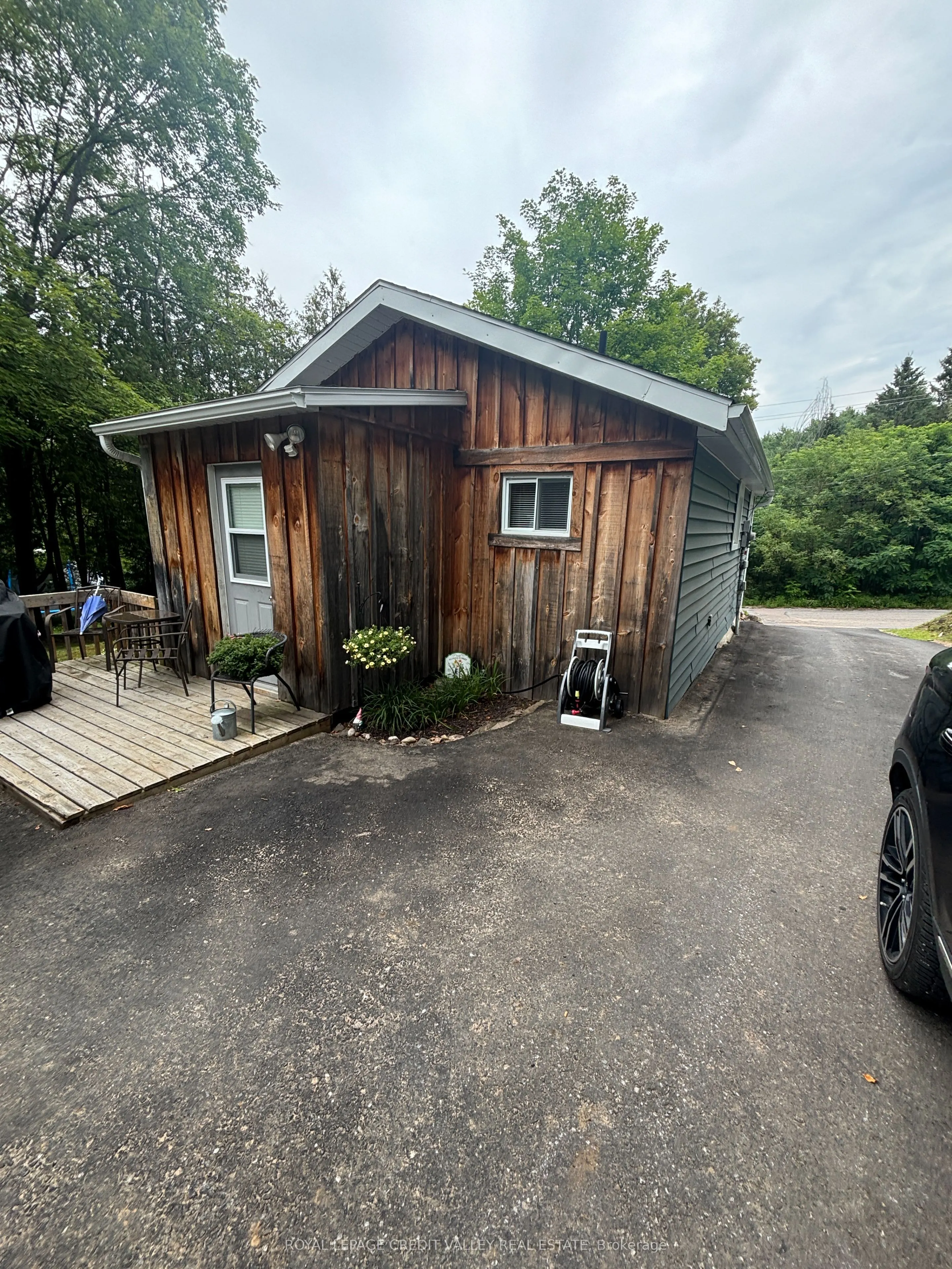 40 Cleak Avenue N