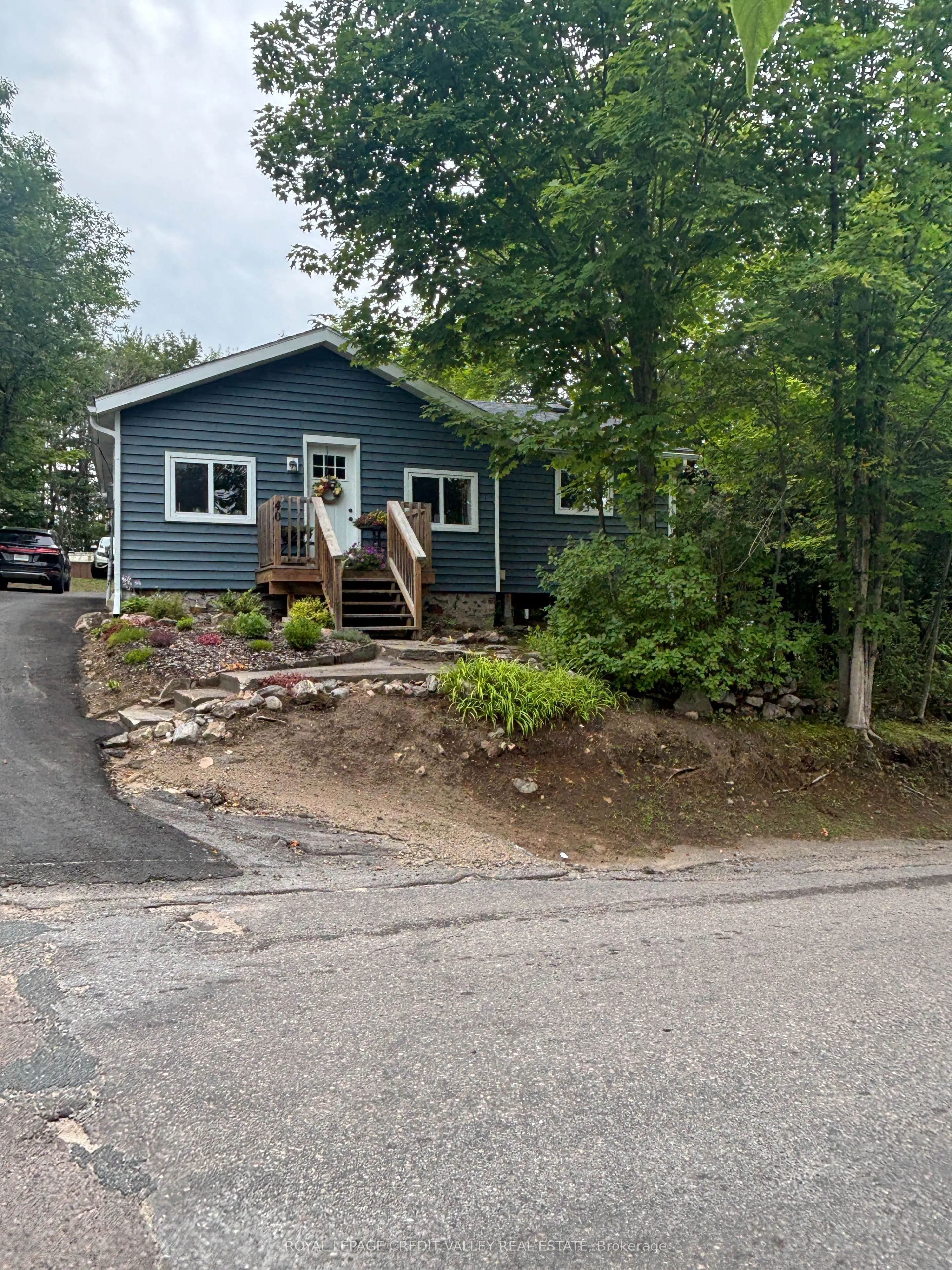 40 Cleak Avenue N