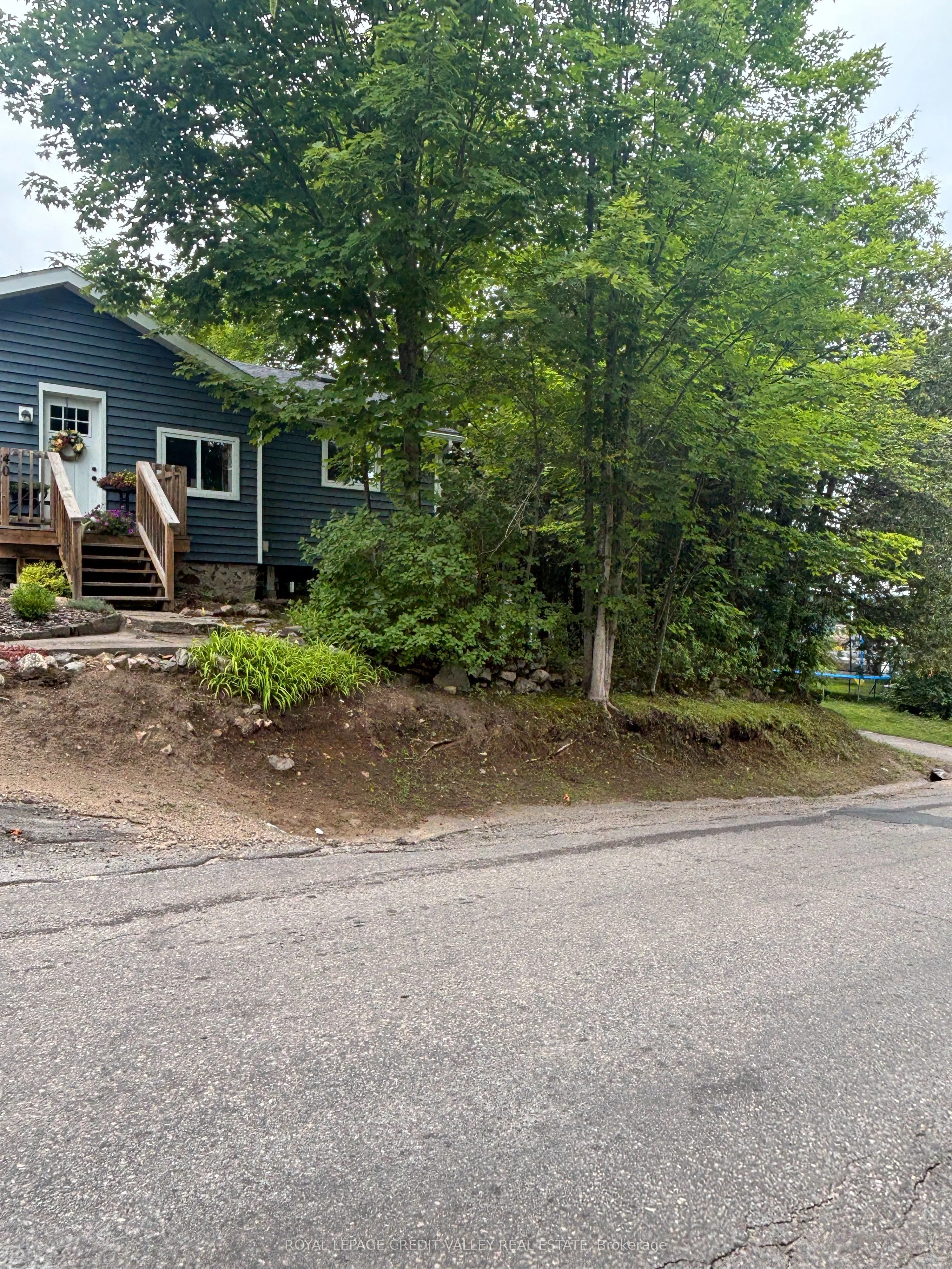 40 Cleak Avenue N