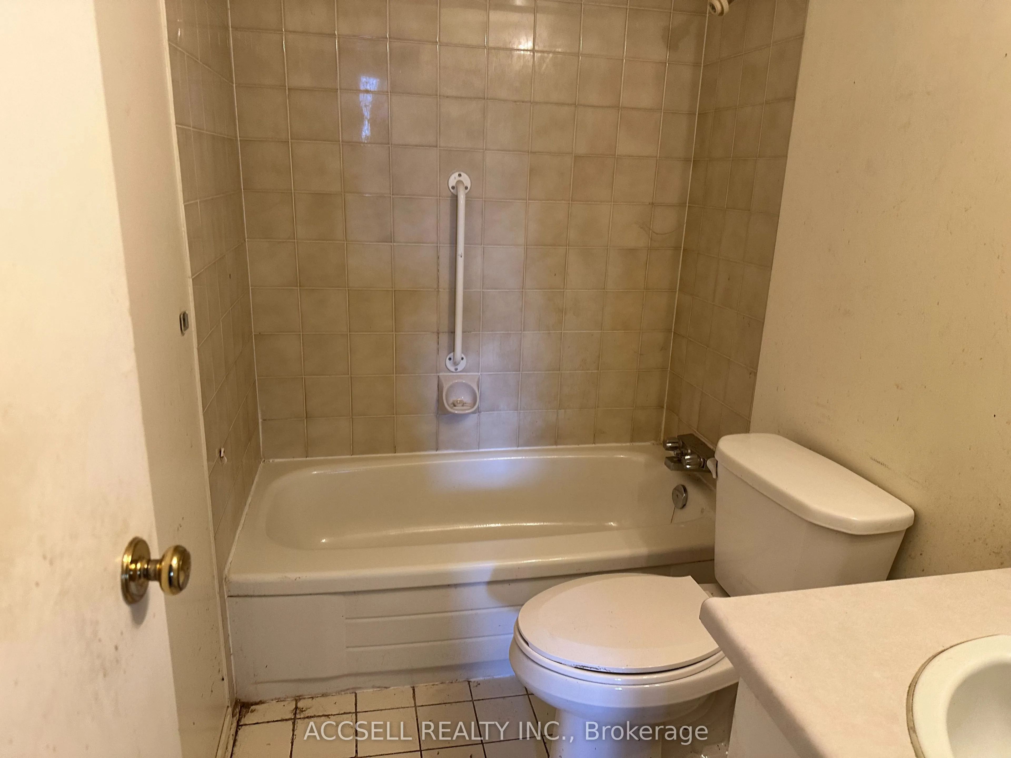 191 Parkdale Avenue #106